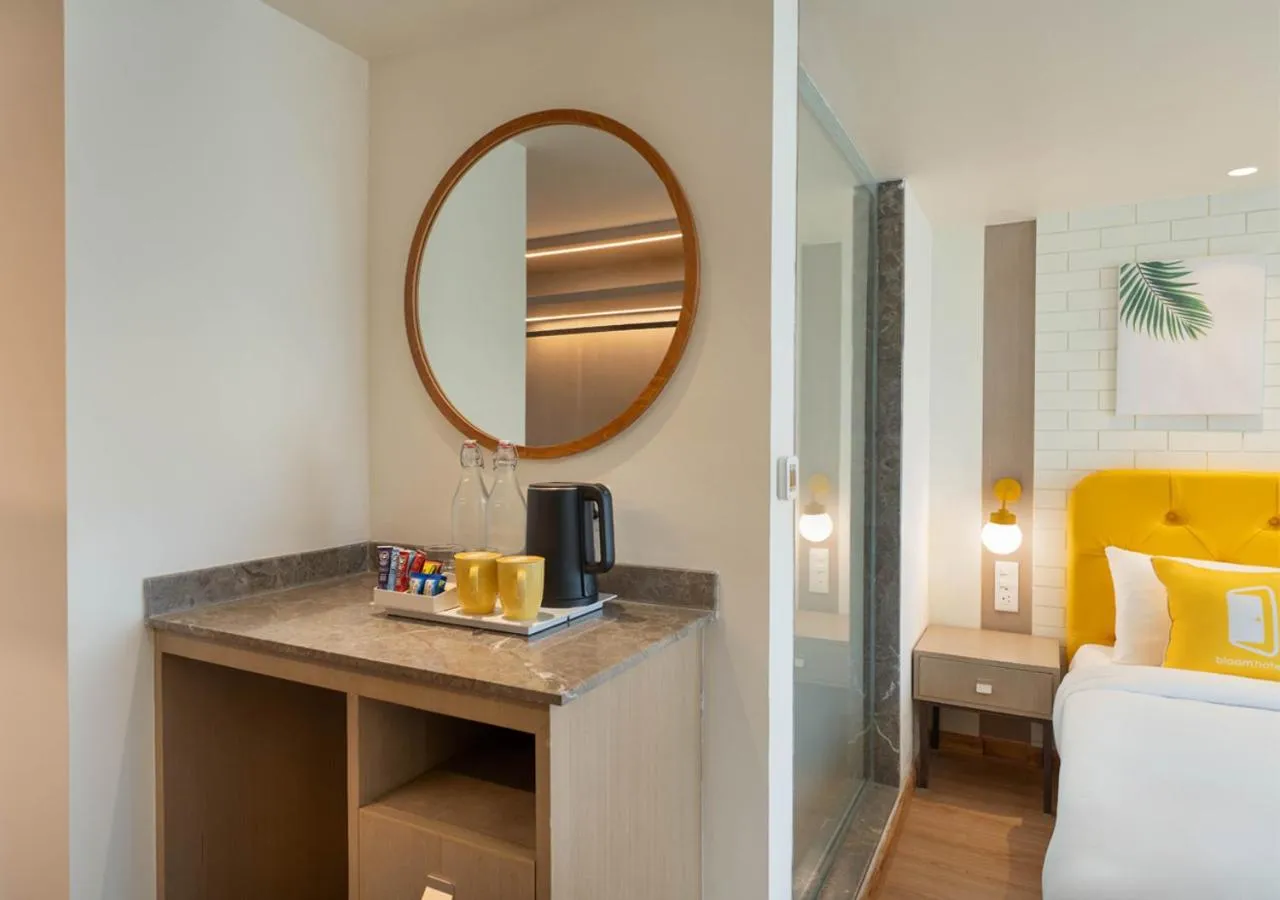 Bed in Bloom Boutique l Dal Lake