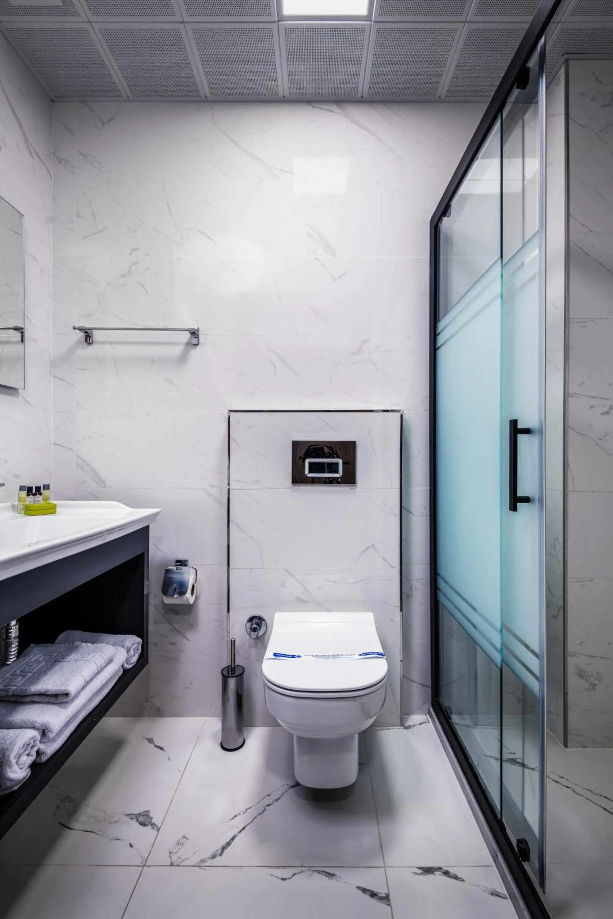 Shower in sh hotel business