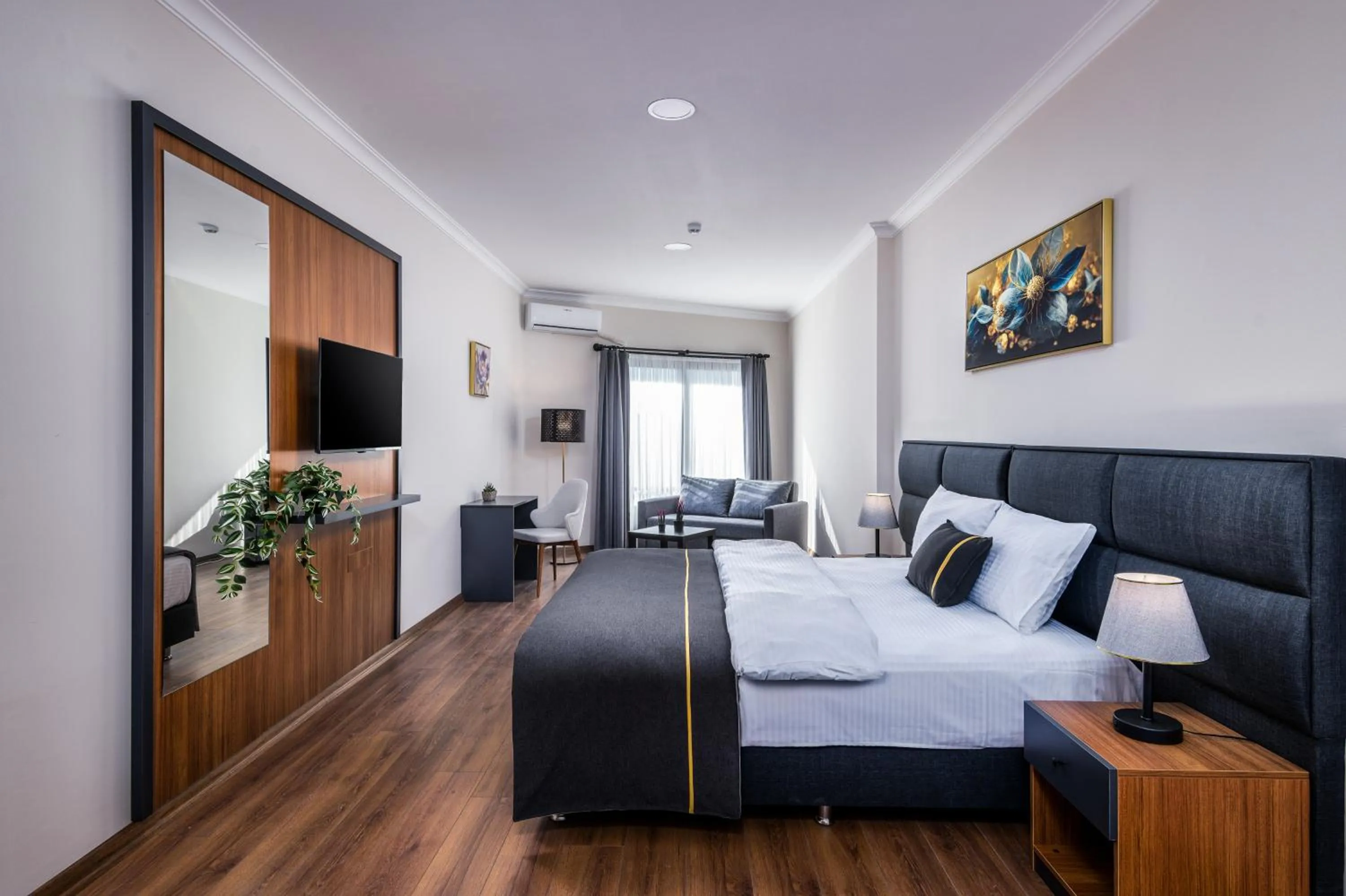 Photo of the whole room in sh hotel business