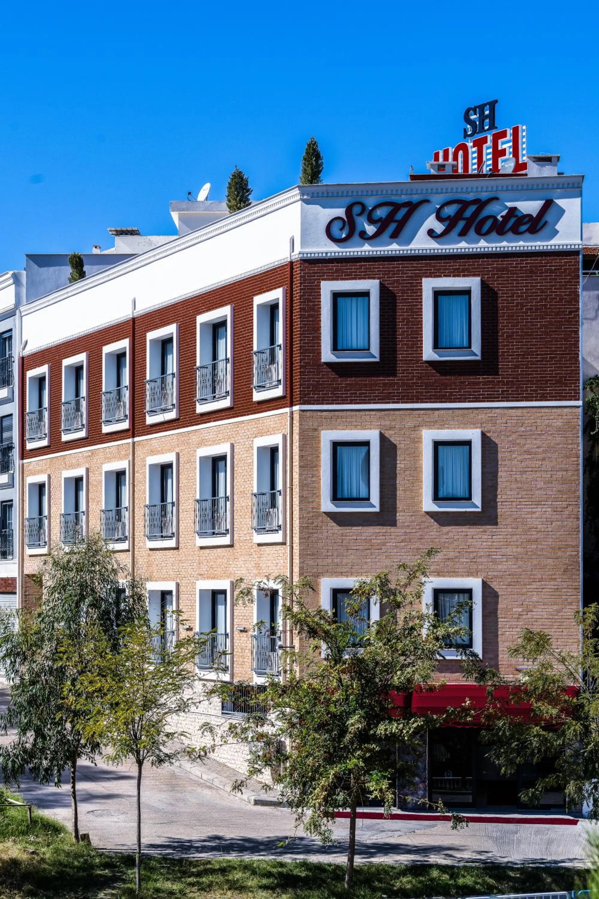 Property building in sh hotel business