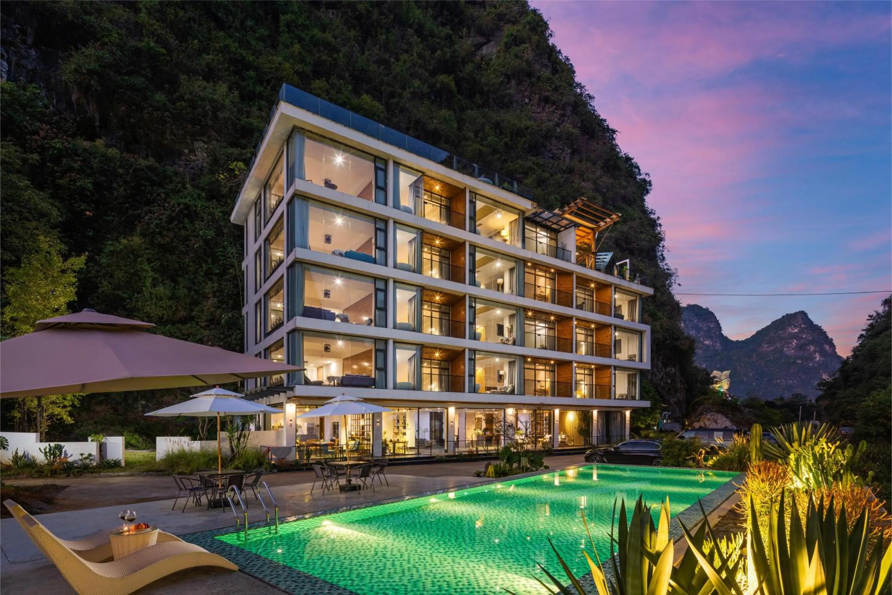 Yangshuo 1Q84 Tree Hotel