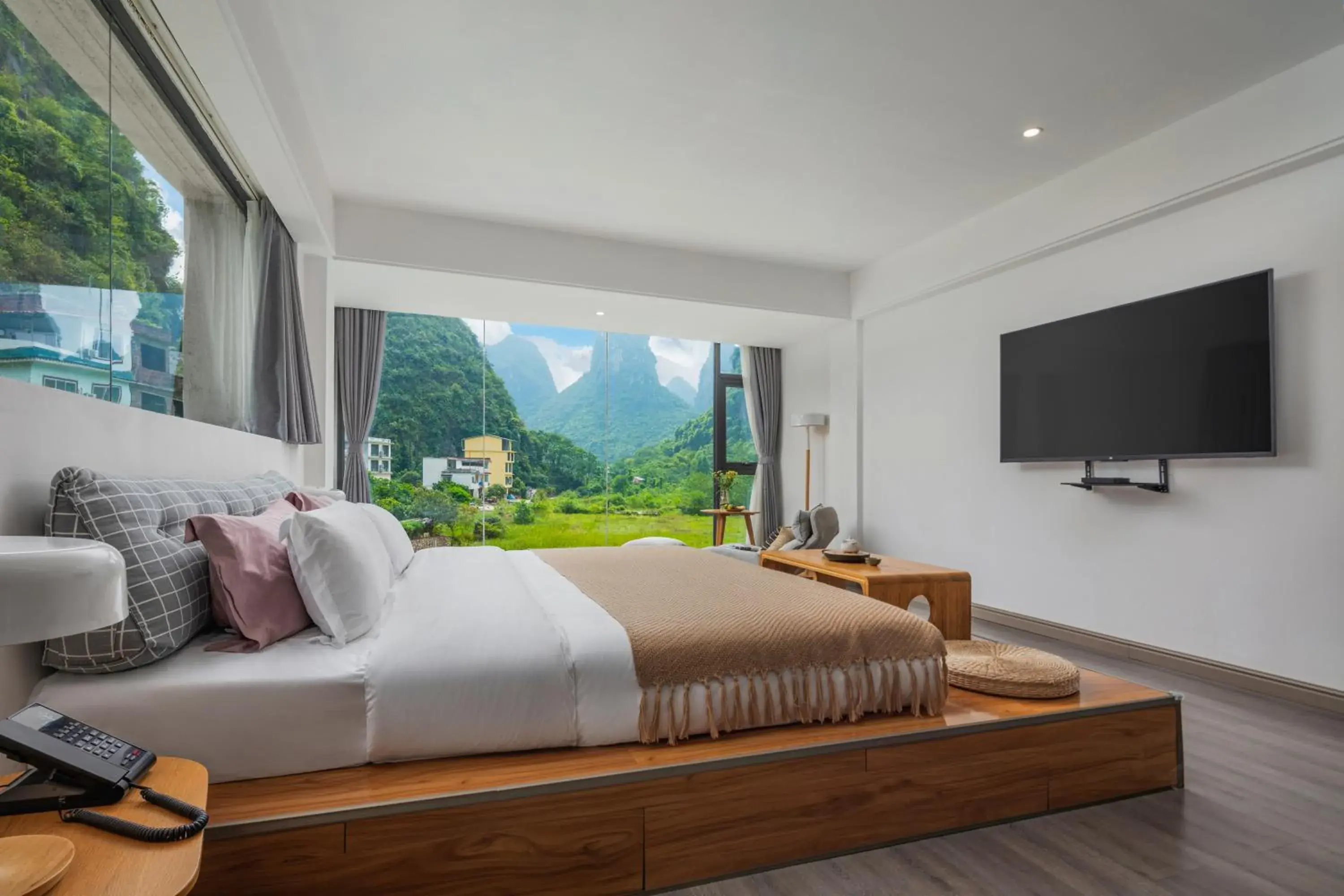 Double Room with Mountain View in Yangshuo 1Q84 Tree Hotel Double Room with Mountain View in Yangshuo 1Q84 Tree Hotel