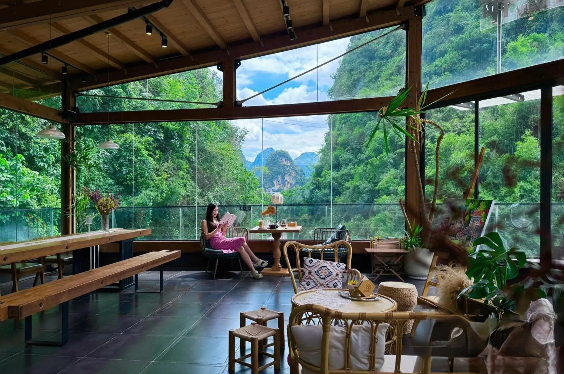 Yangshuo 1Q84 Tree Hotel