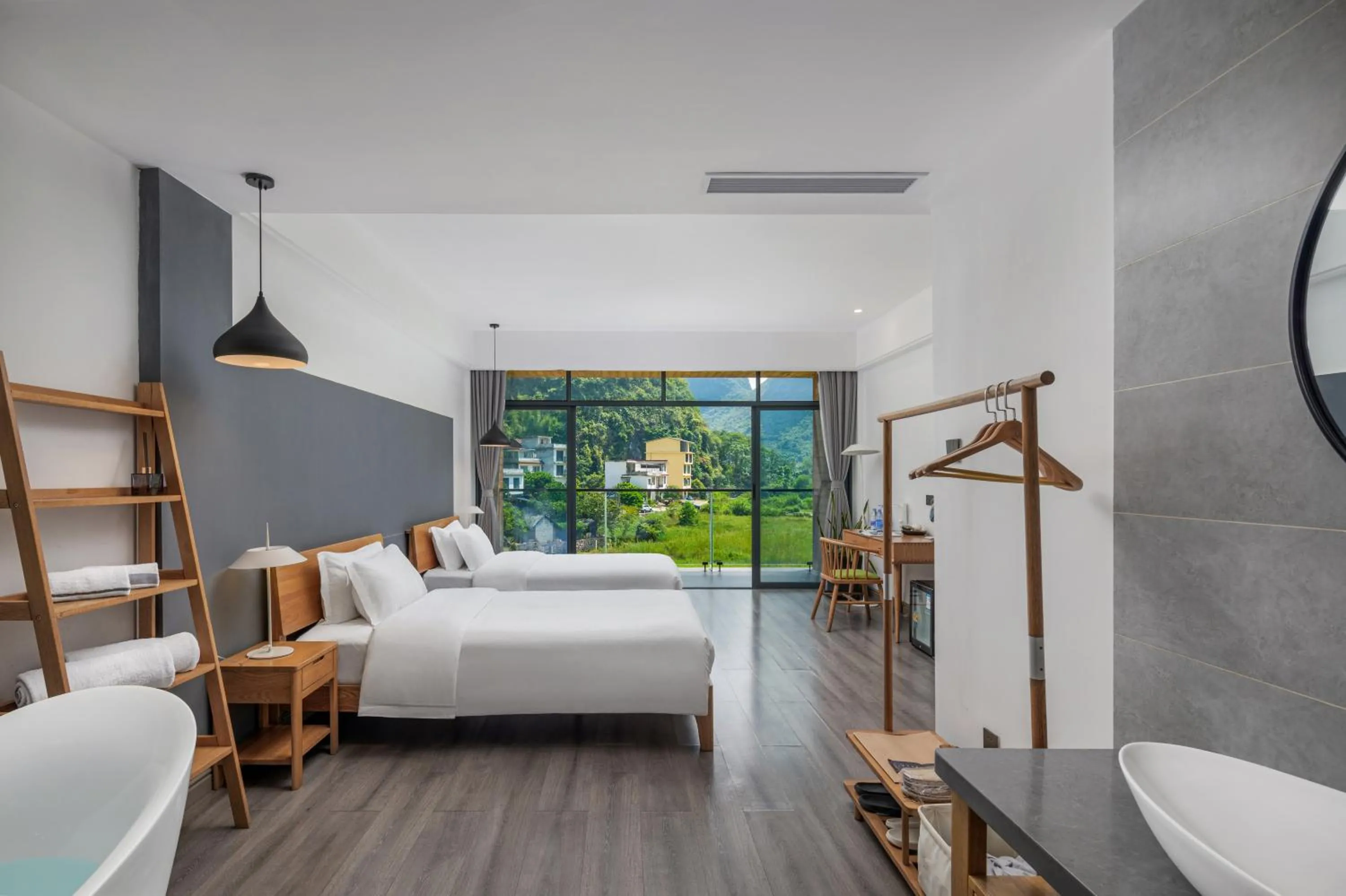 Twin Room with Mountain View in Yangshuo 1Q84 Tree Hotel