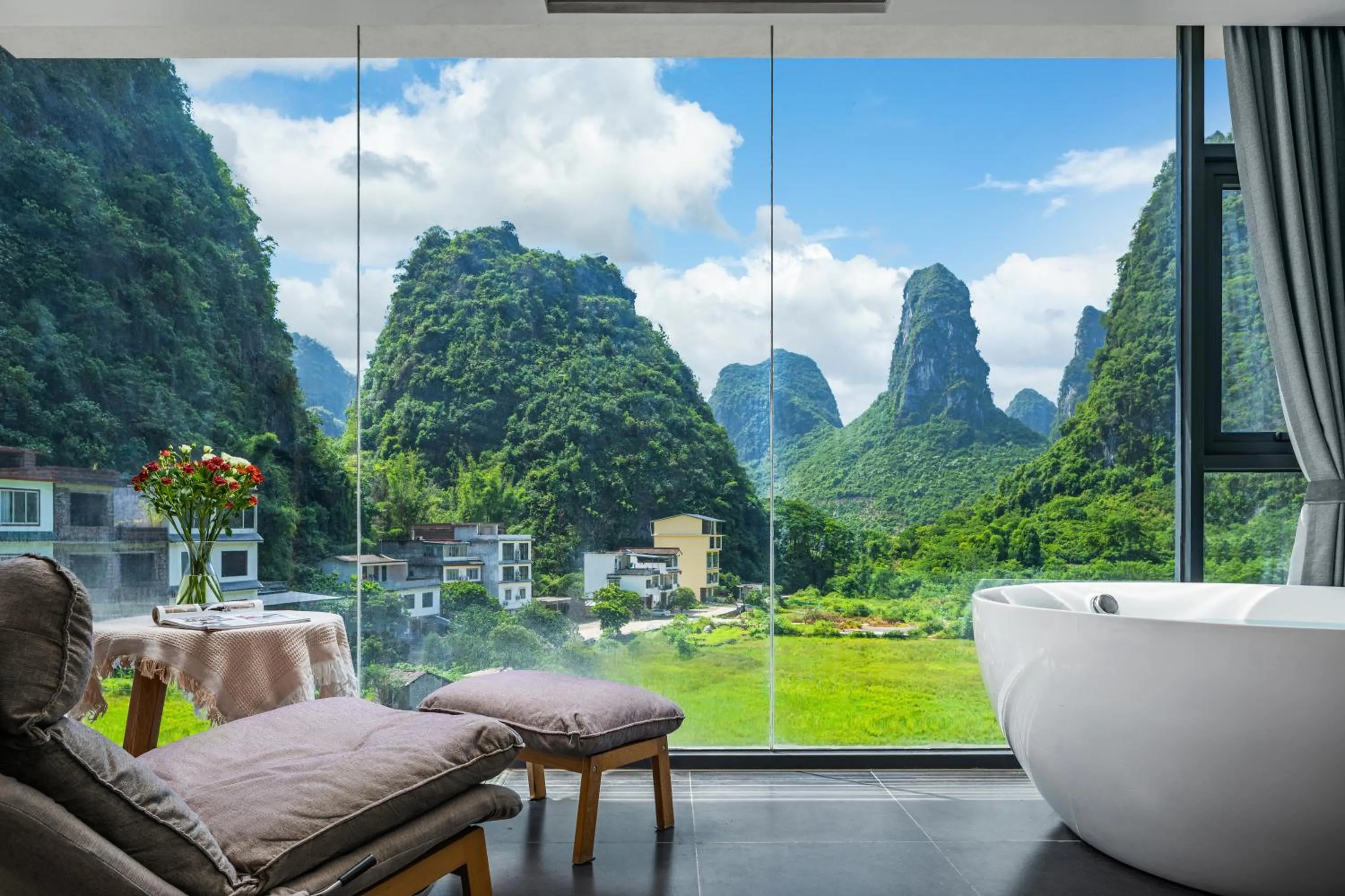 Deluxe Double Room with Bath in Yangshuo 1Q84 Tree Hotel
