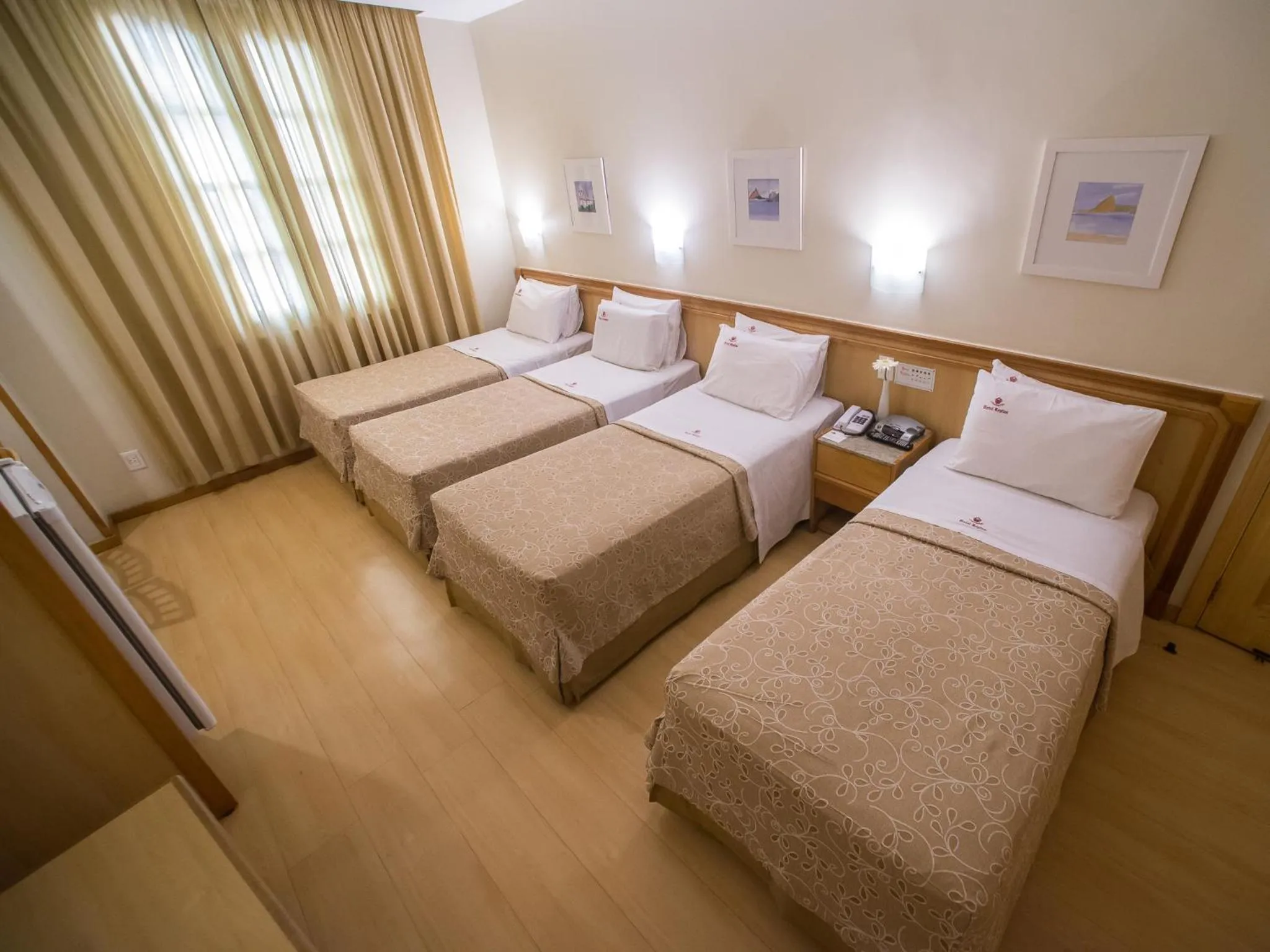 Photo of the whole room, Bed in Hotel Regina Rio de Janeiro