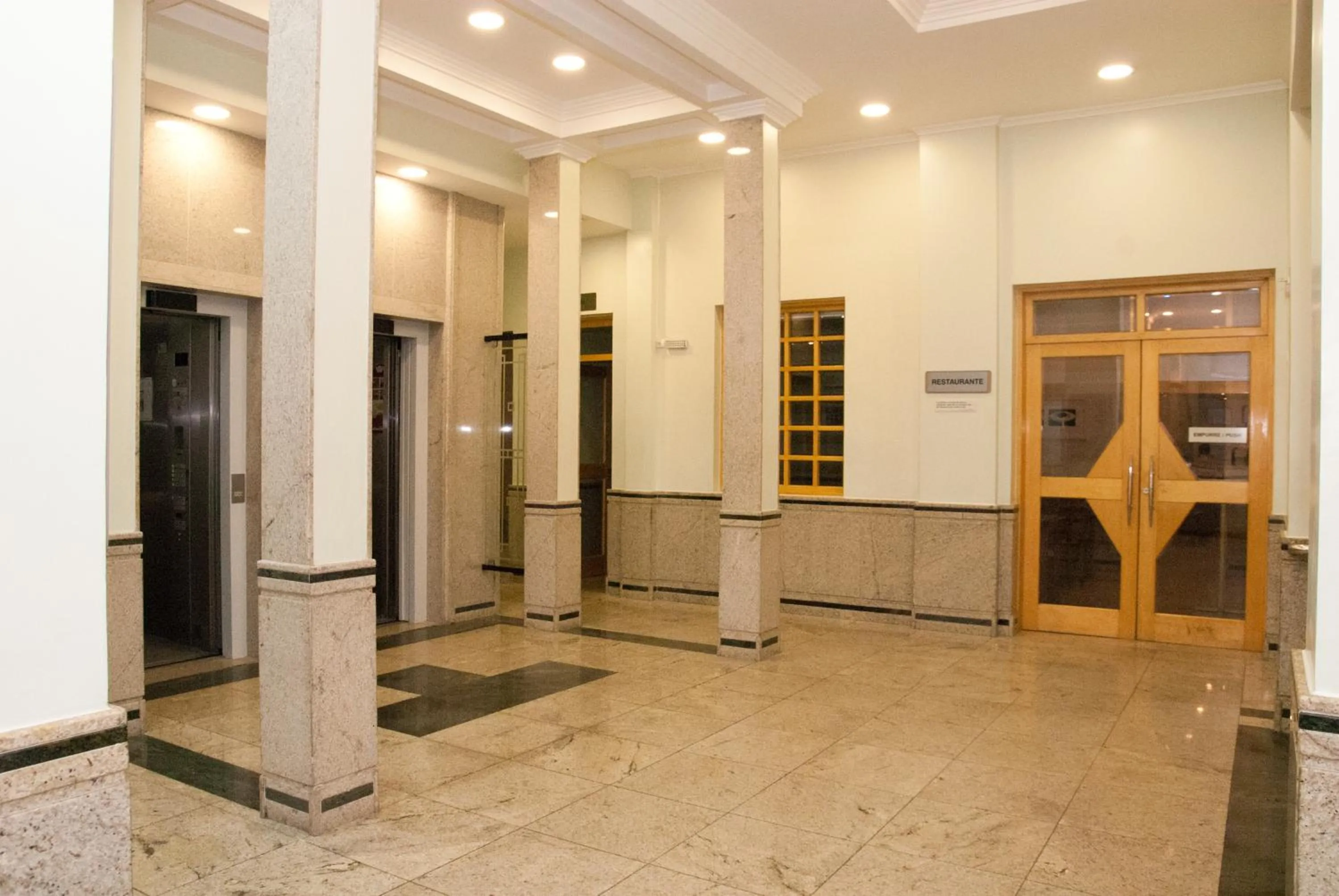 Communal lounge/ TV room in Hotel Regina Rio de Janeiro