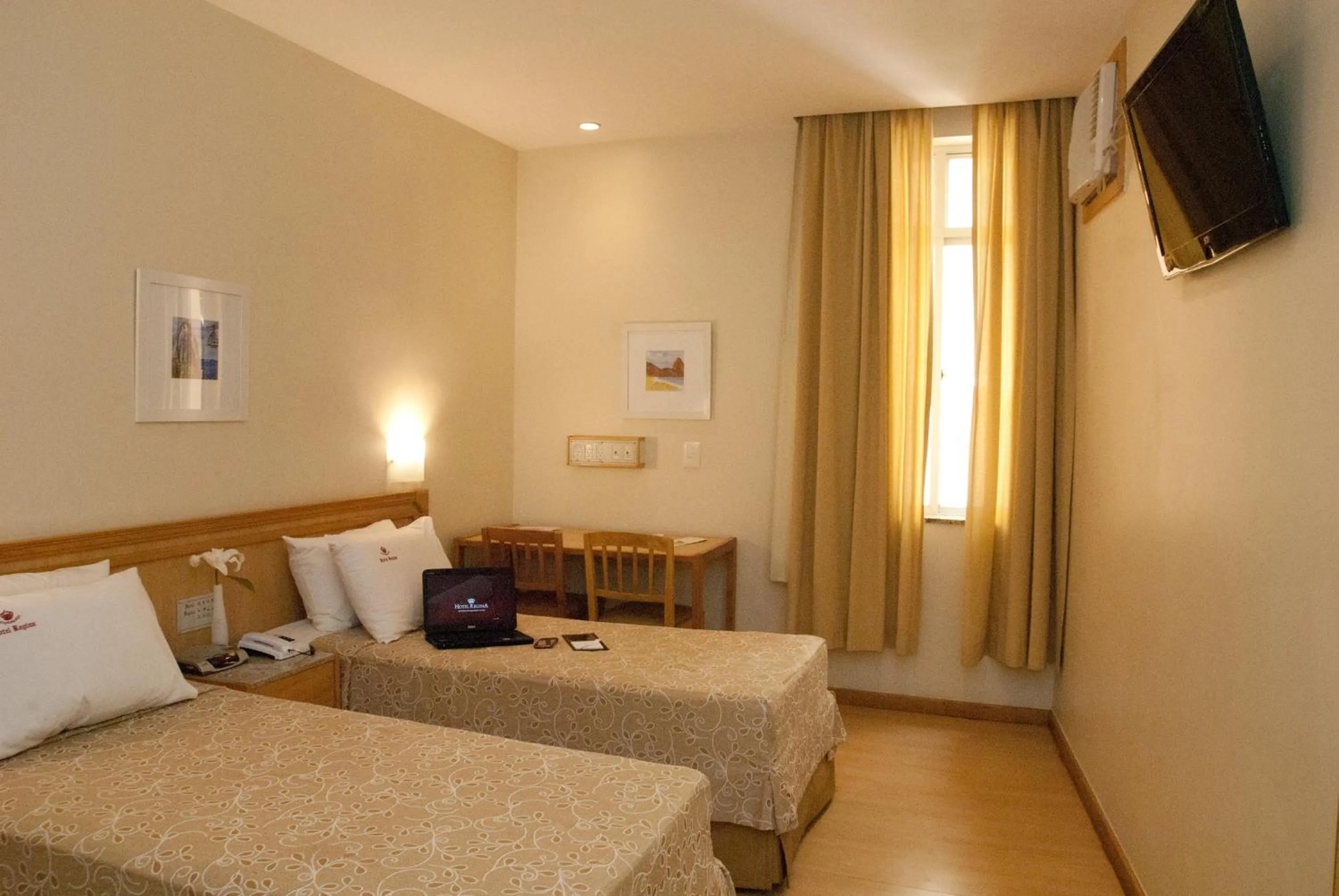 Photo of the whole room, Bed in Hotel Regina Rio de Janeiro