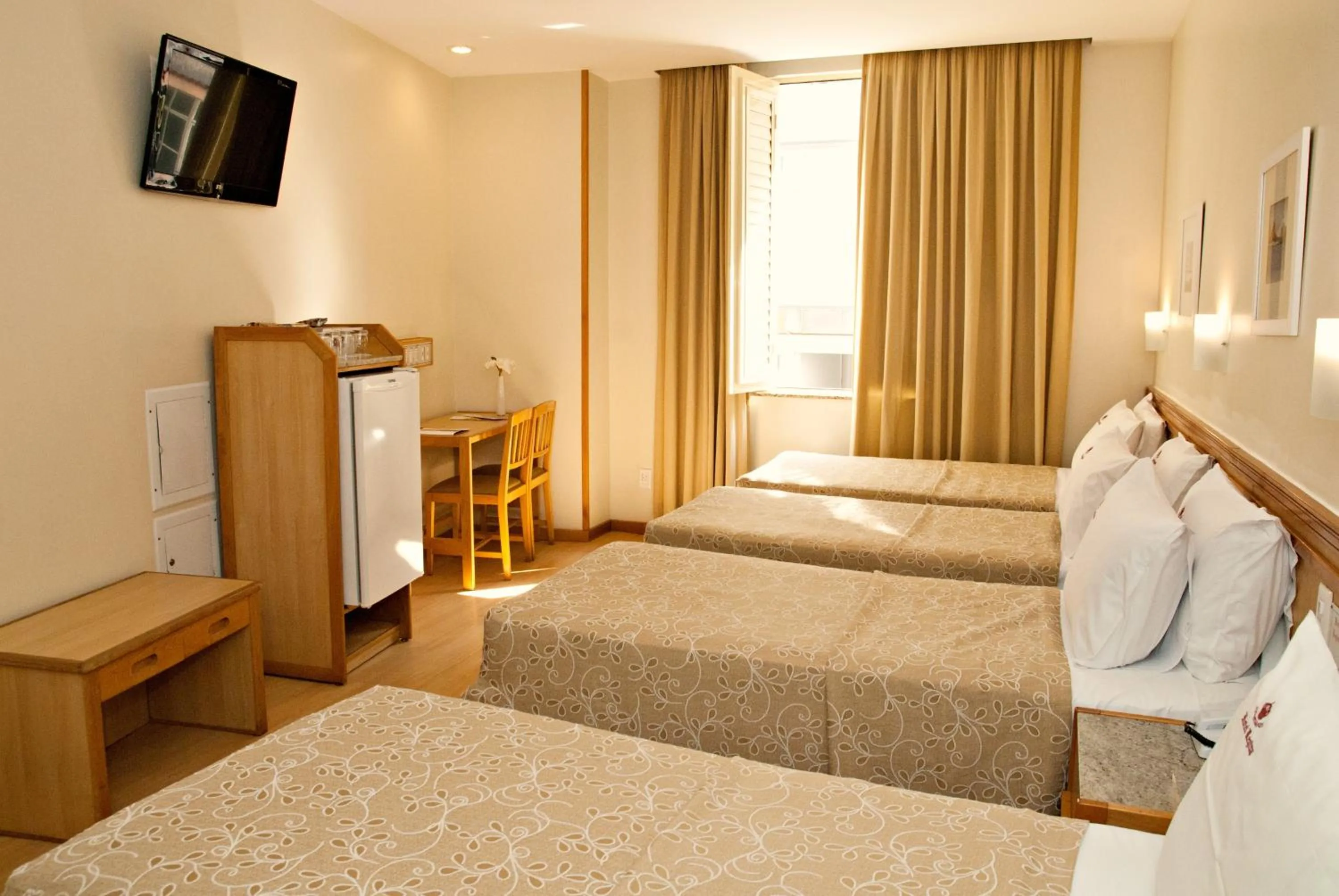 Photo of the whole room, Bed in Hotel Regina Rio de Janeiro