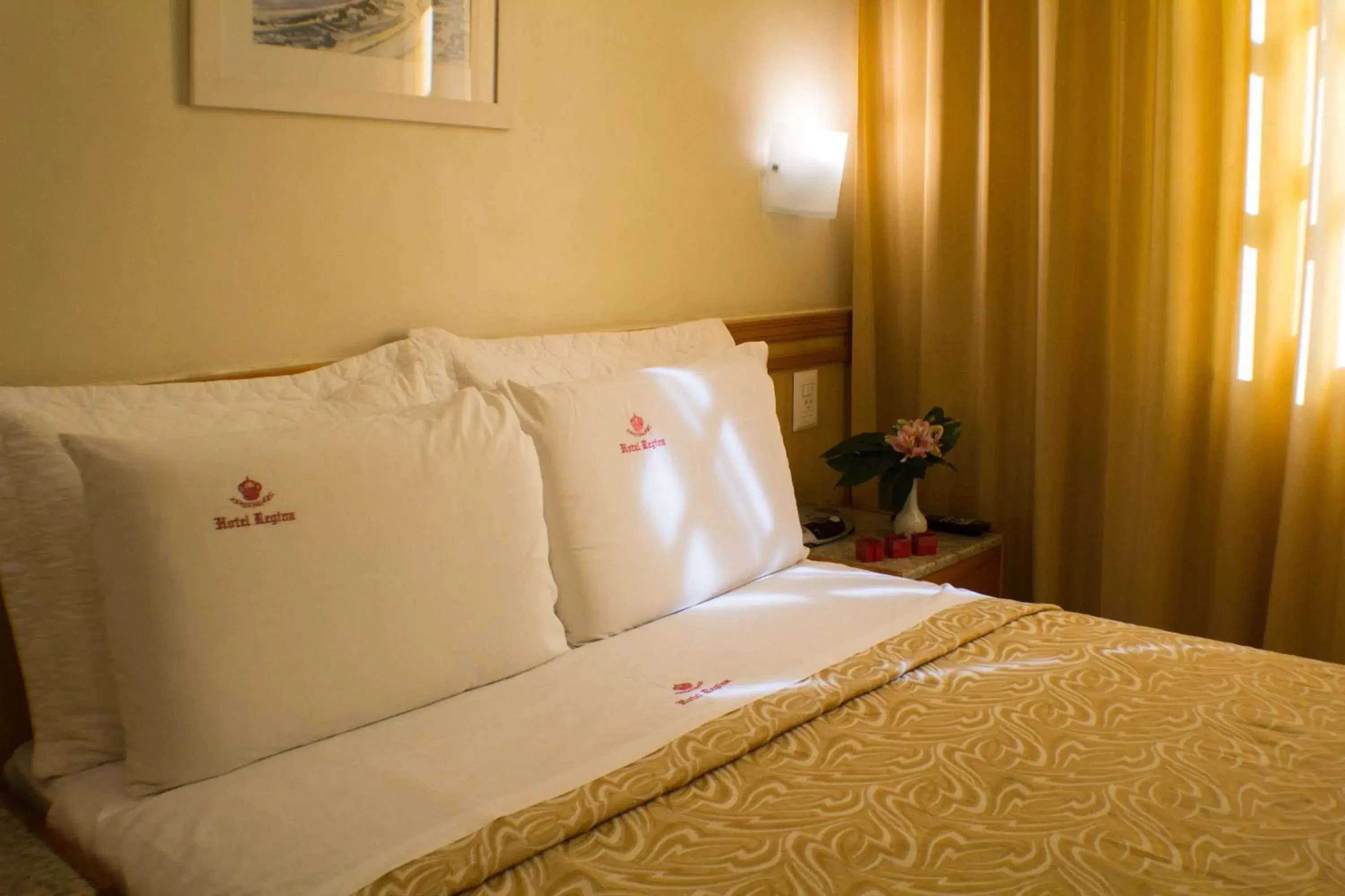 Bedroom, Bed in Hotel Regina Rio de Janeiro Bedroom, Bed in Hotel Regina Rio de Janeiro