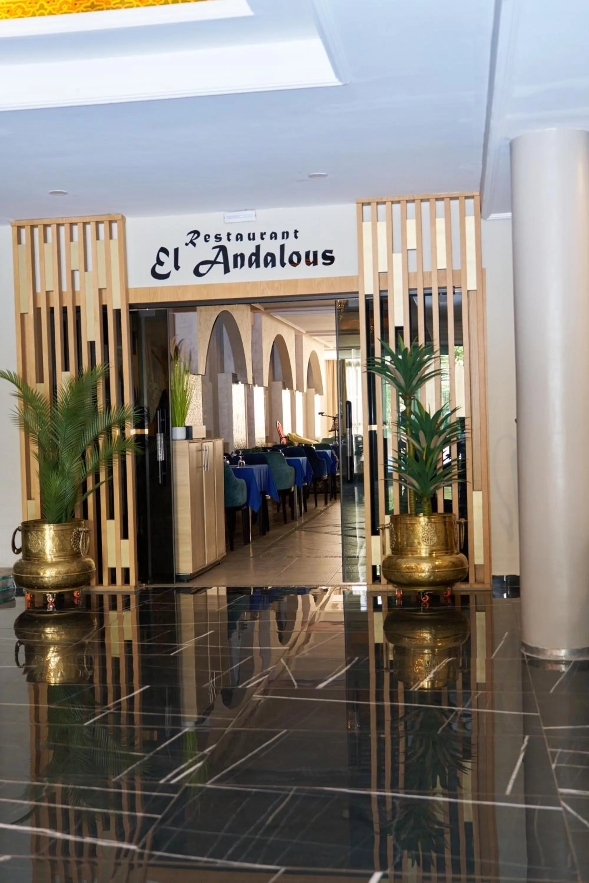 Restaurant/places to eat in Hotel Bab Mansour