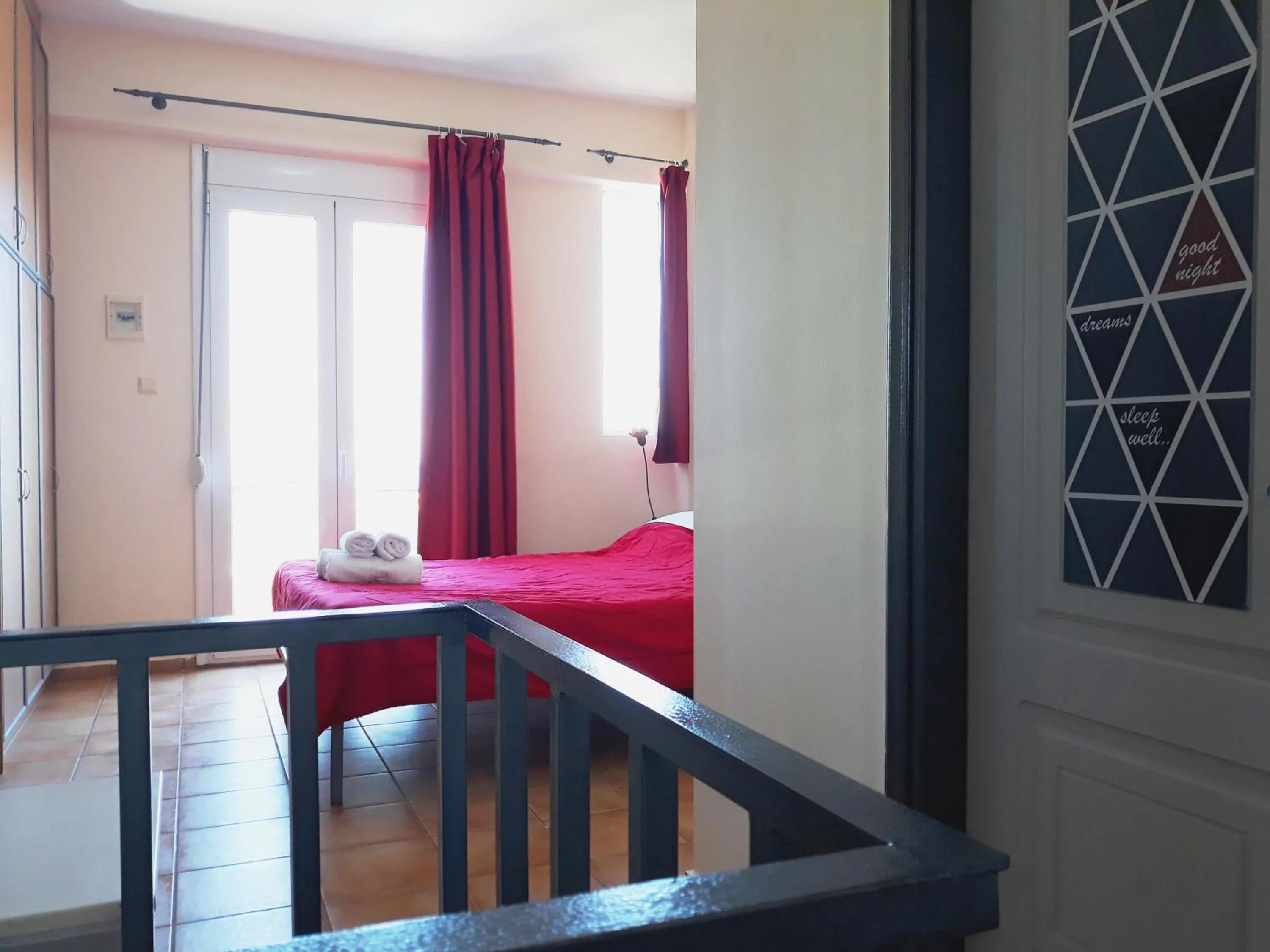 Photo of the whole room, Bed in Point Twins Apartments