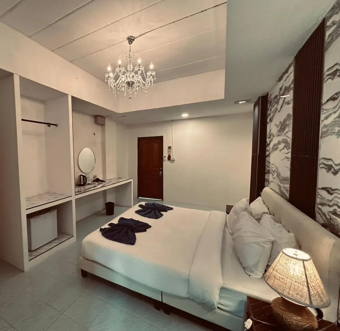 Bed in Kohchang Cabana Big Hotel with swiming pool & Beach Bed in Kohchang Cabana Big Hotel with swiming pool & Beach