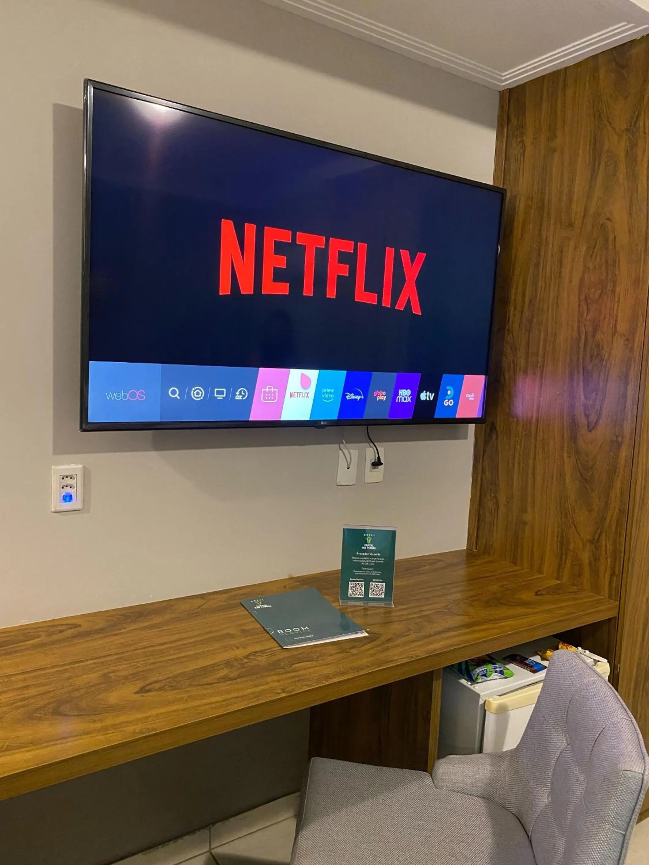 TV and multimedia in Hotel Capital Das Pedras