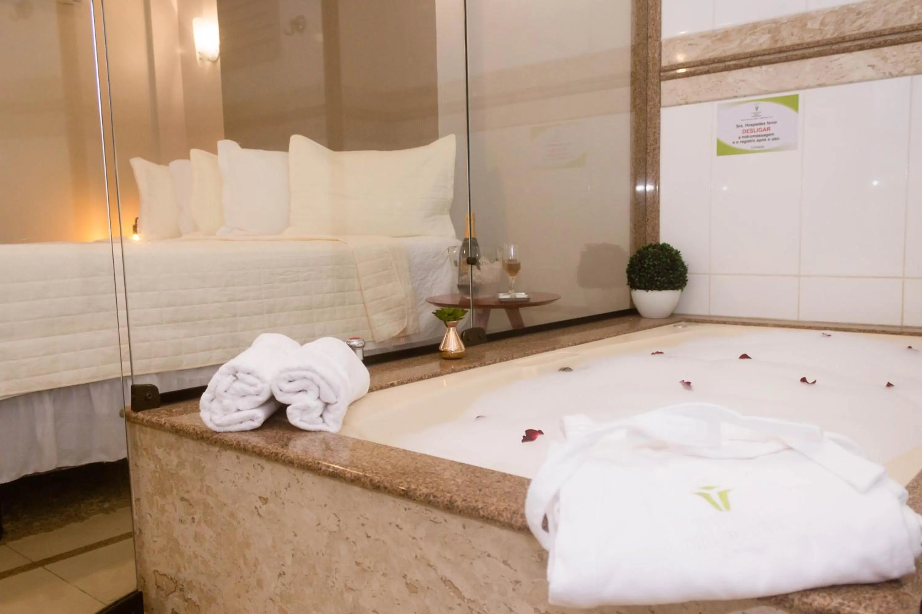 Hot Tub, Bed in Hotel Capital Das Pedras