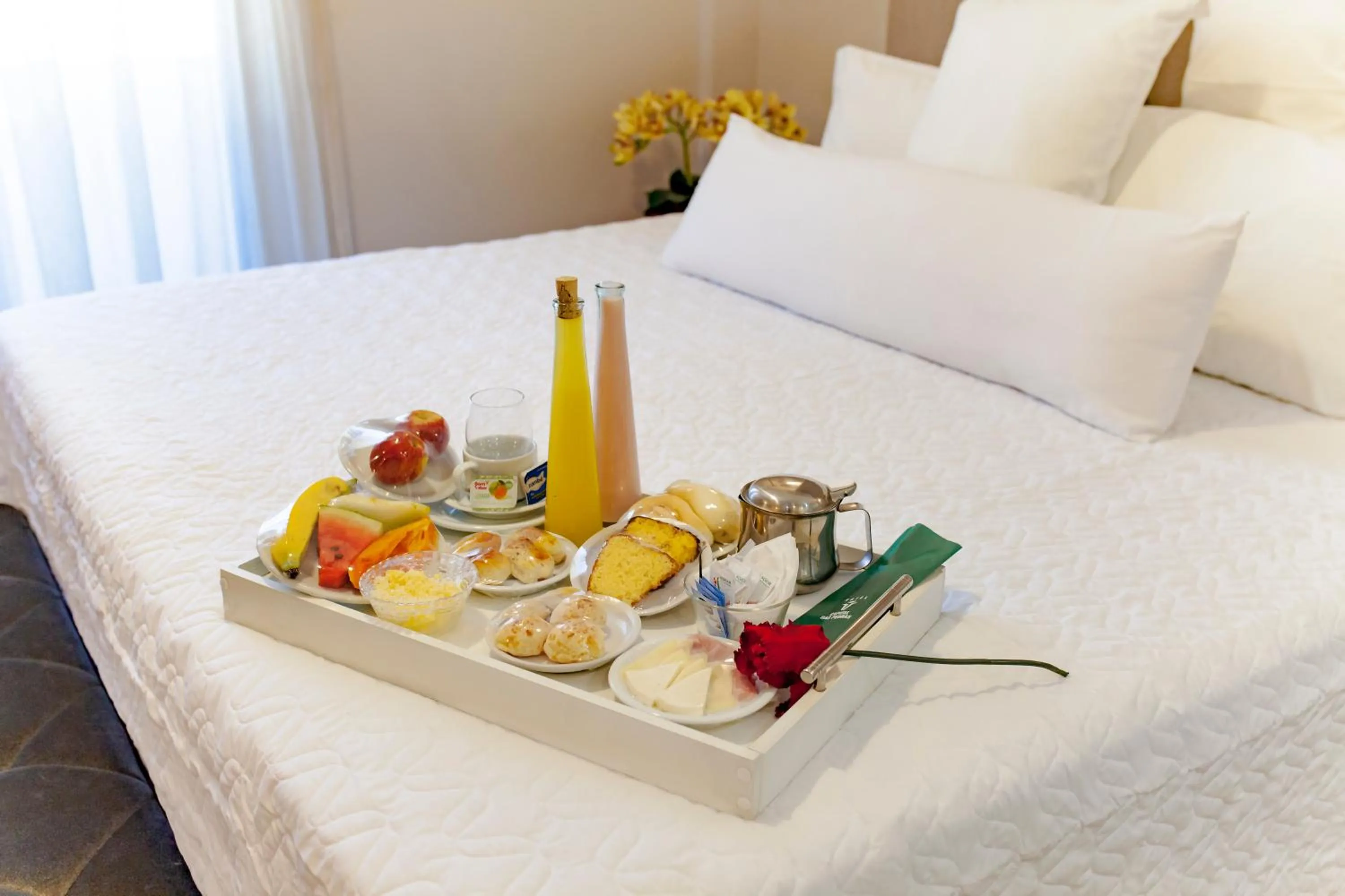 Food and drinks, Bed in Hotel Capital Das Pedras
