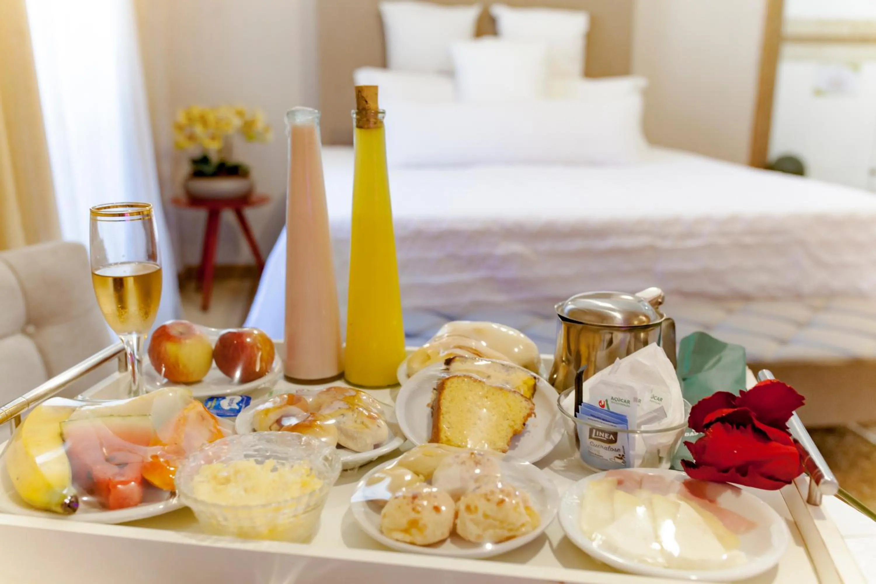 Coffee/tea facilities, Bed in Hotel Capital Das Pedras