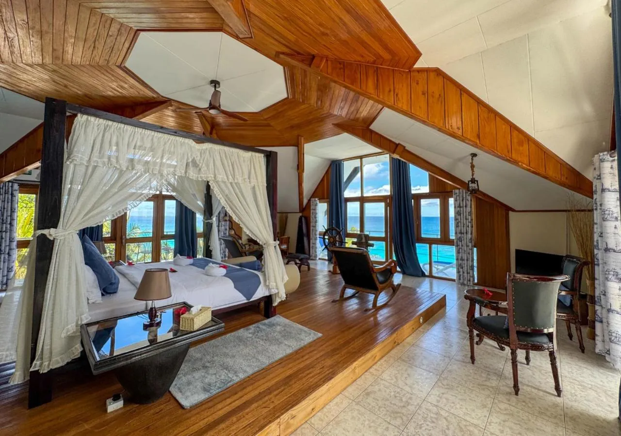 Bed in Patatran Village Hotel