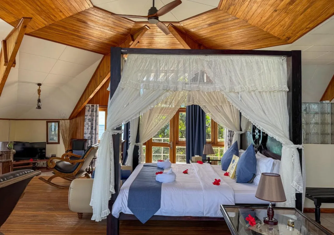 Bed in Patatran Village Hotel