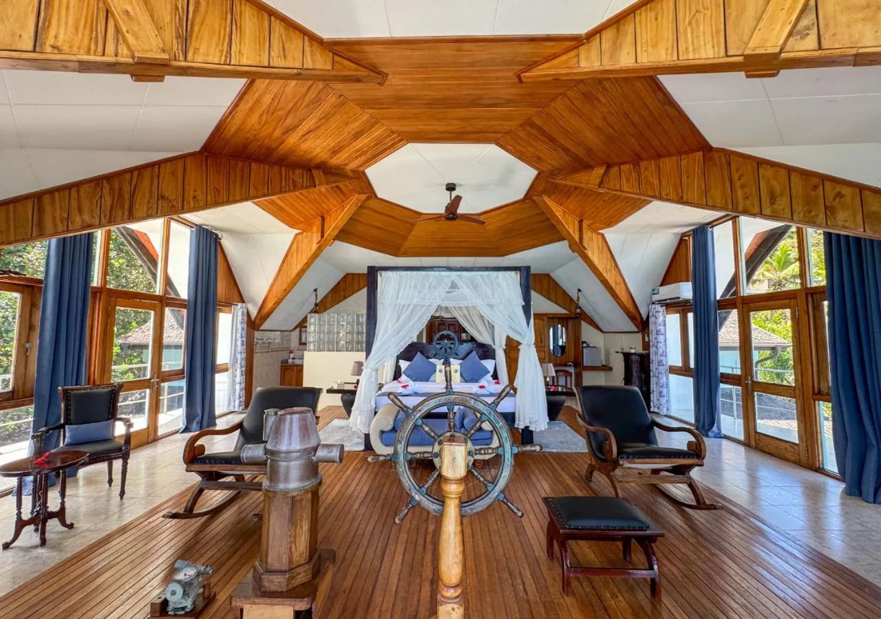 Bed in Patatran Village Hotel