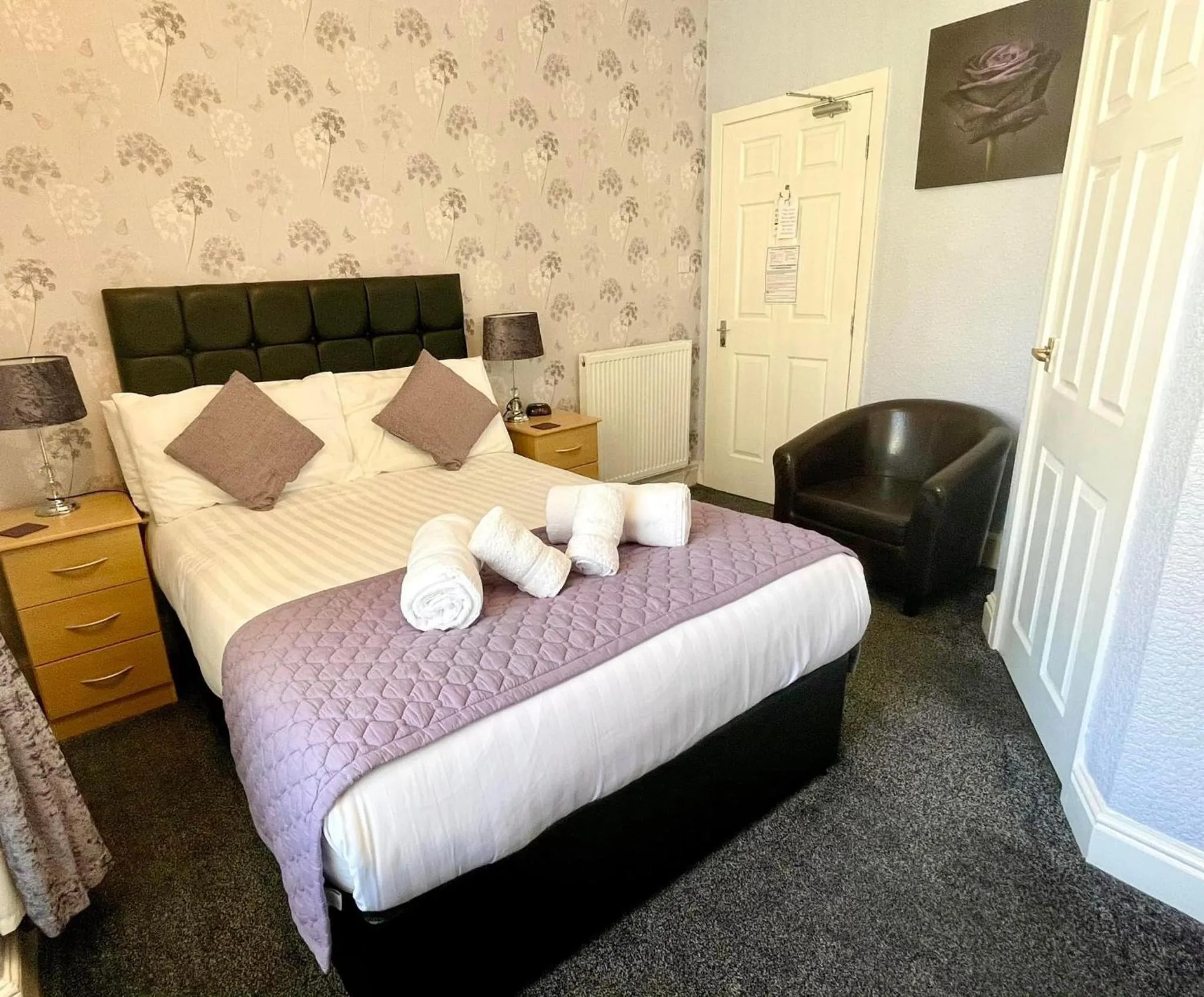 Shower, Bed in Milverton House