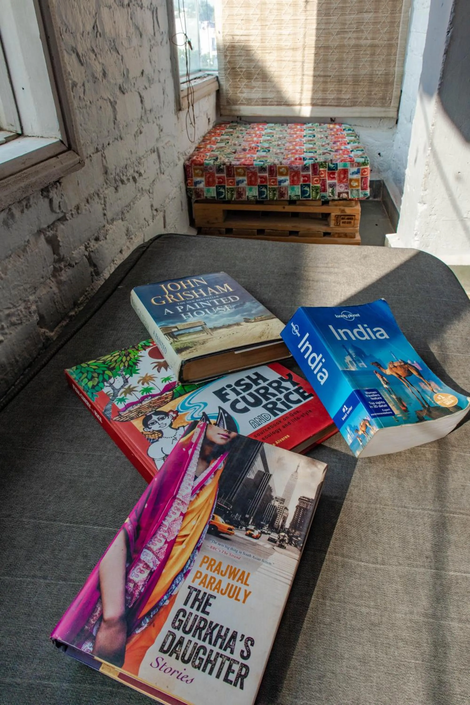 Communal lounge/ TV room in JHouse near Bhikaji