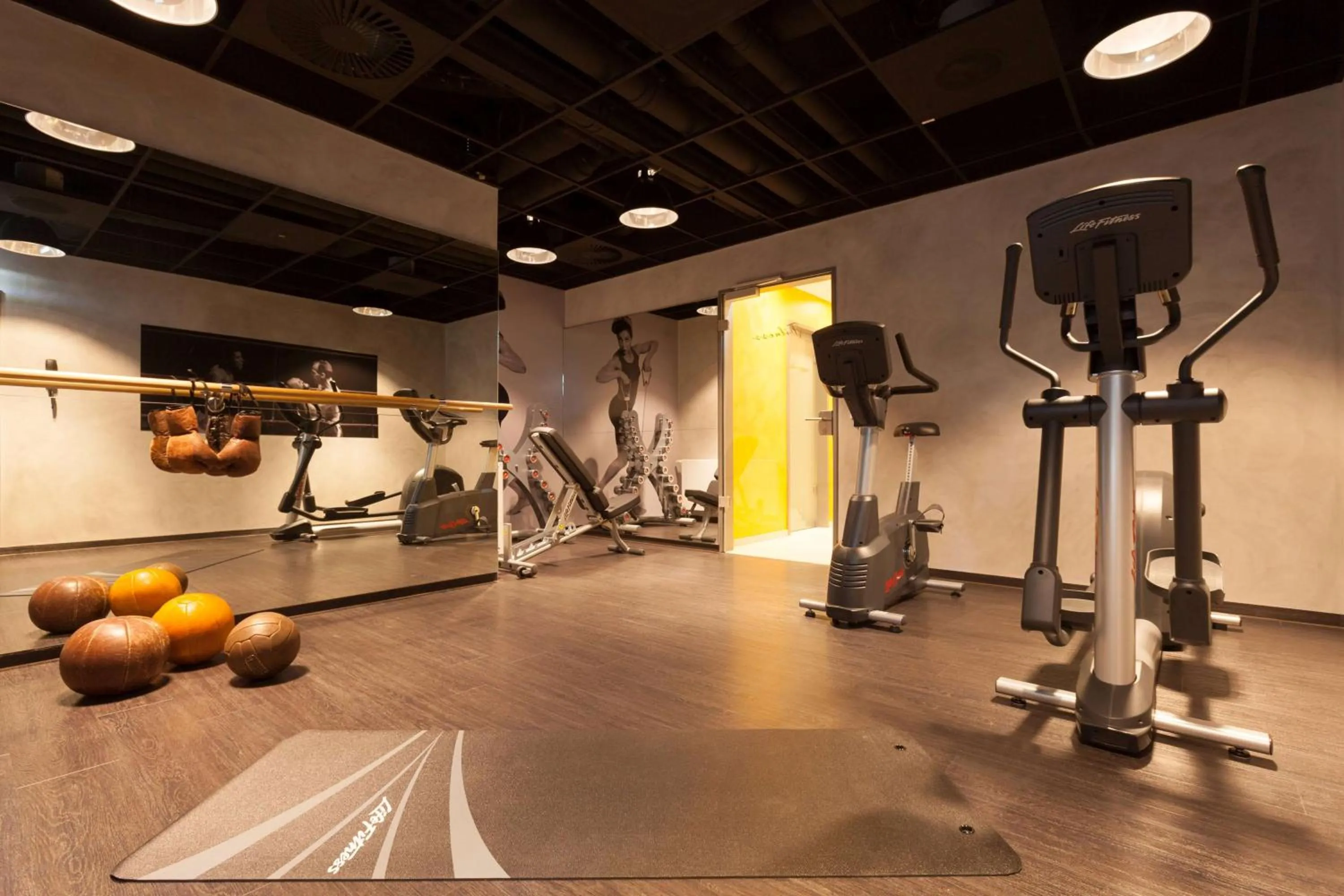 Fitness centre/facilities in Vienna House Easy by Wyndham Osnabrück City & Apartments