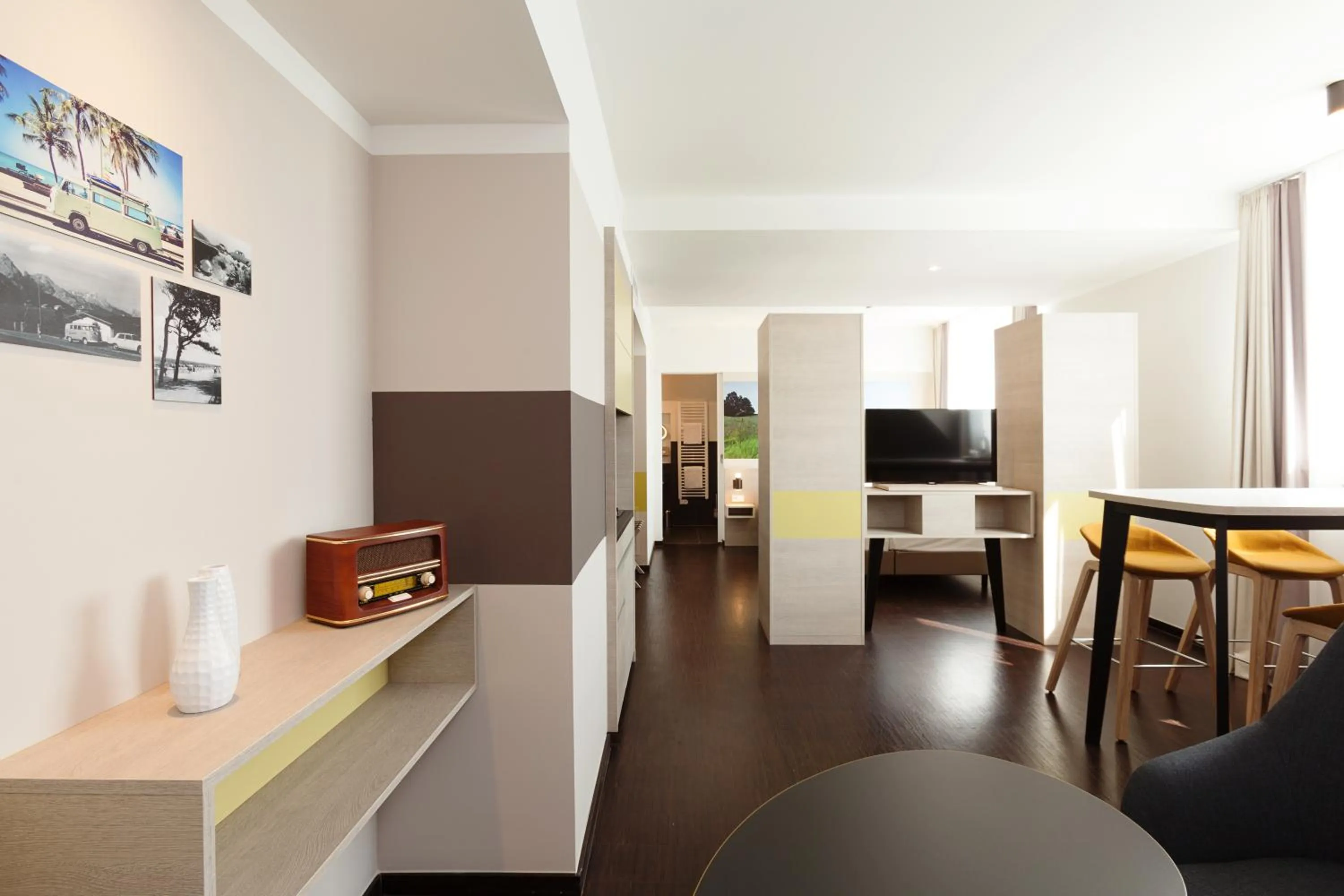 TV and multimedia in Vienna House Easy by Wyndham Osnabrück City & Apartments