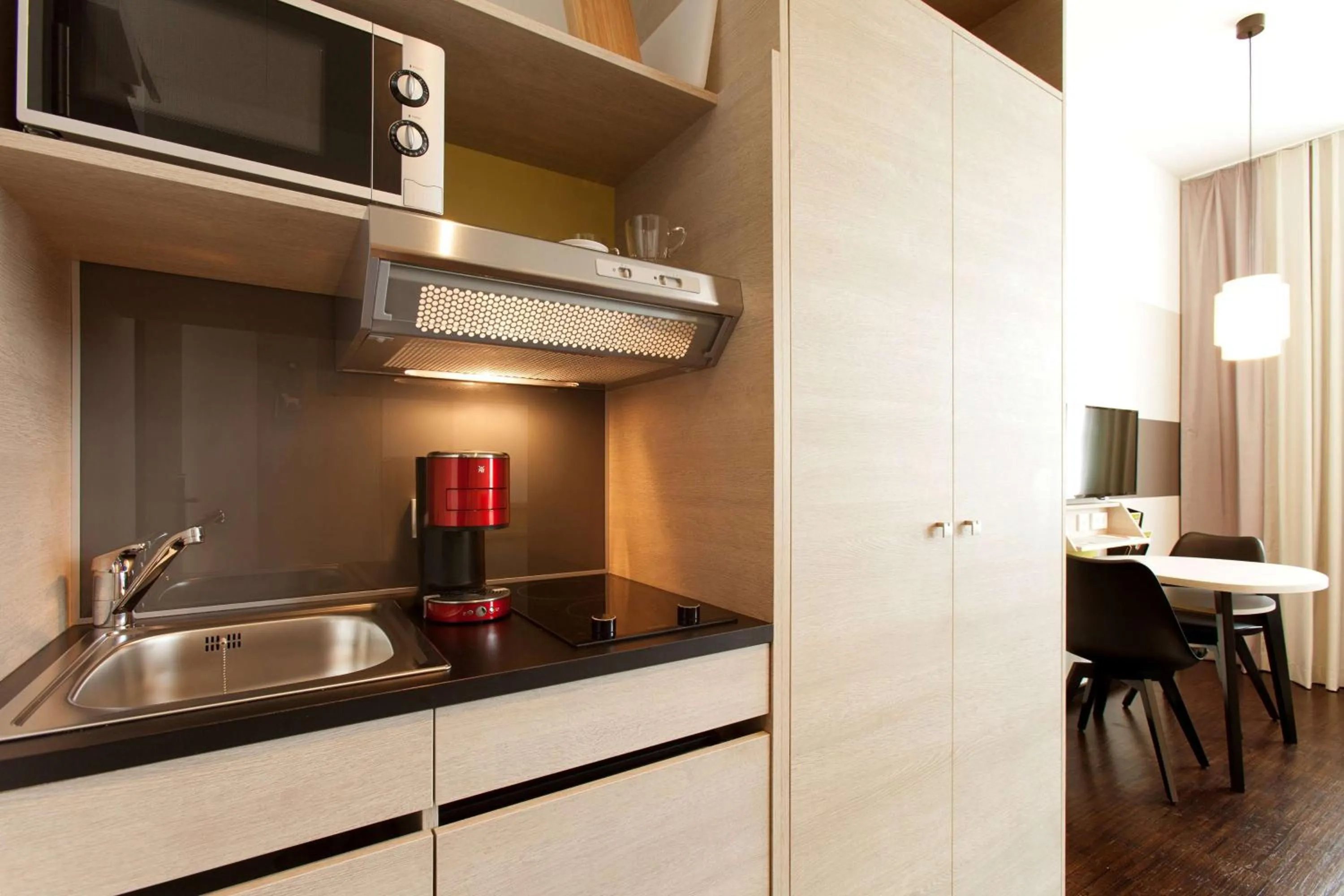 Kitchen or kitchenette in Vienna House Easy by Wyndham Osnabrück City & Apartments