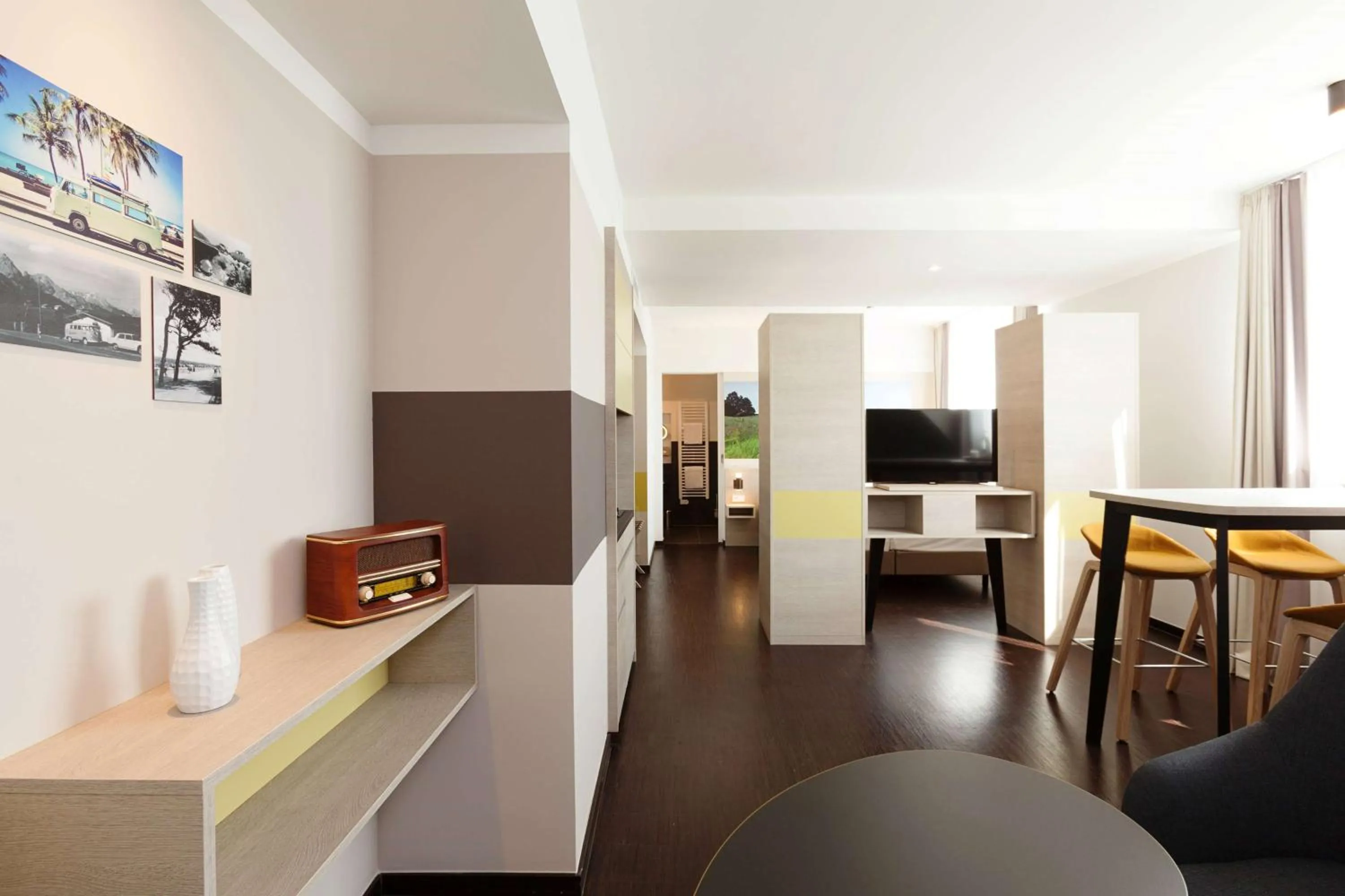 TV and multimedia in Vienna House Easy by Wyndham Osnabrück City & Apartments