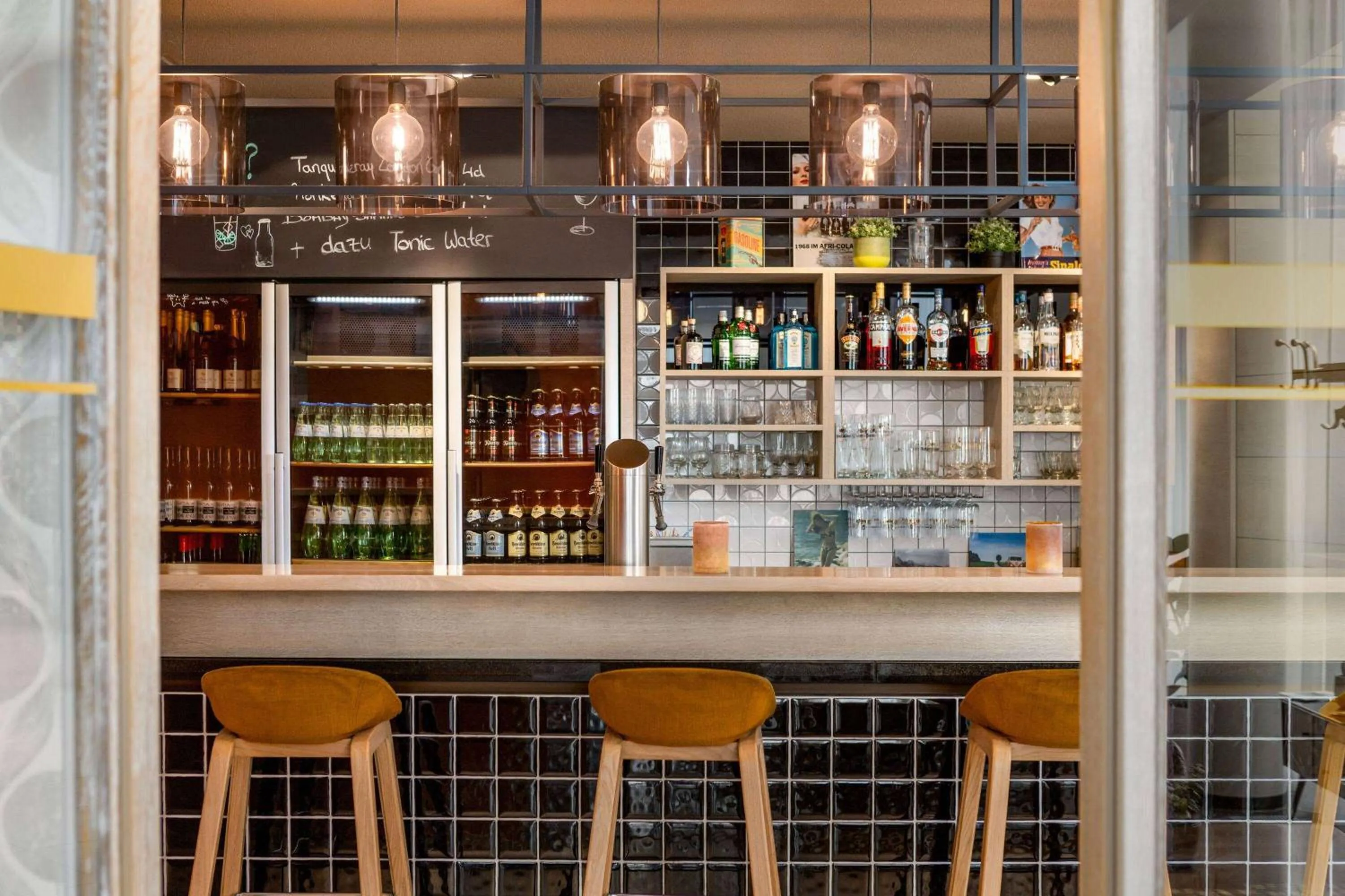 Lounge or bar in Vienna House Easy by Wyndham Osnabrück City & Apartments