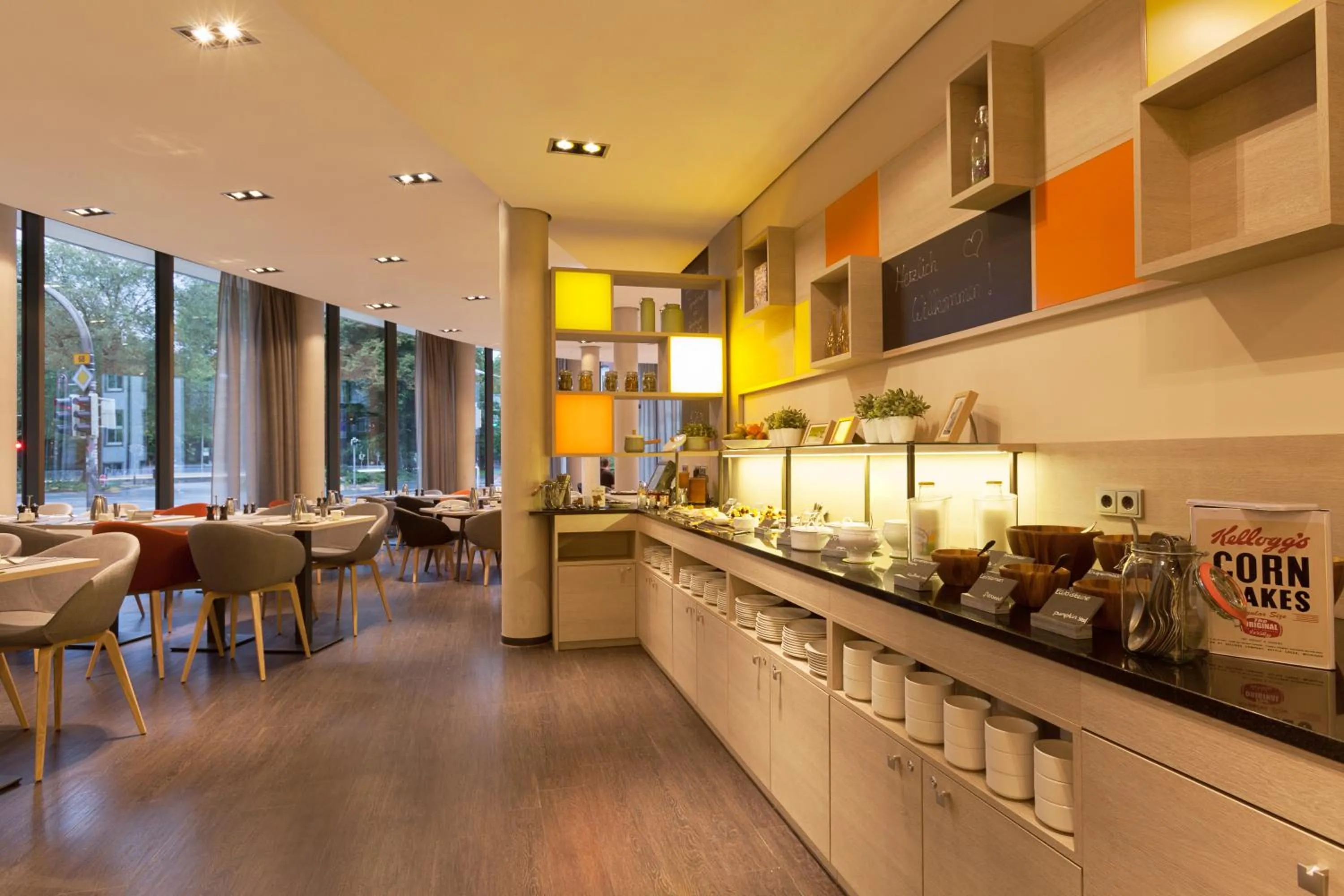 Restaurant/places to eat in Vienna House Easy by Wyndham Osnabrück City & Apartments