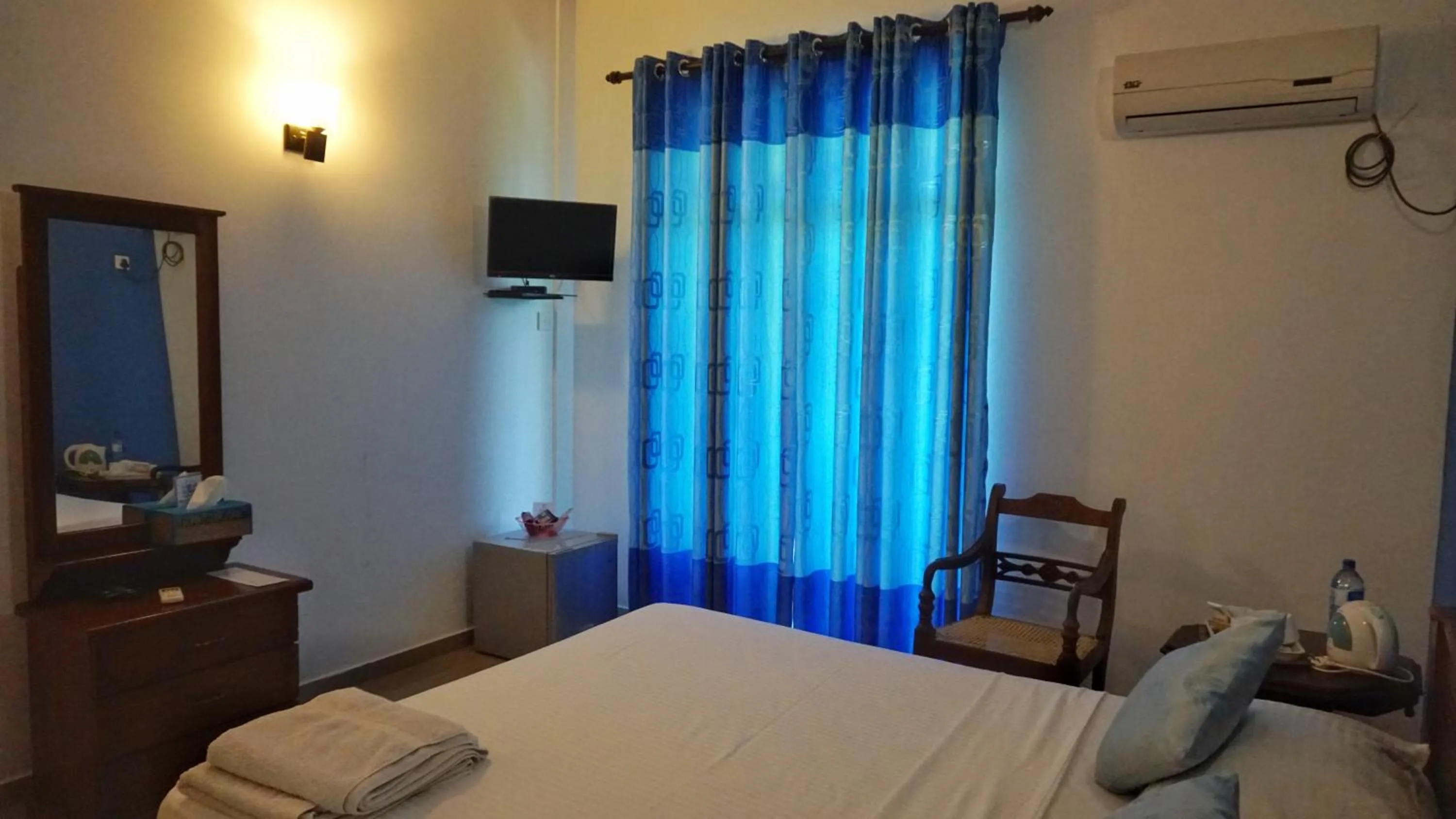 Bedroom, Bed in Ziegler Cottage