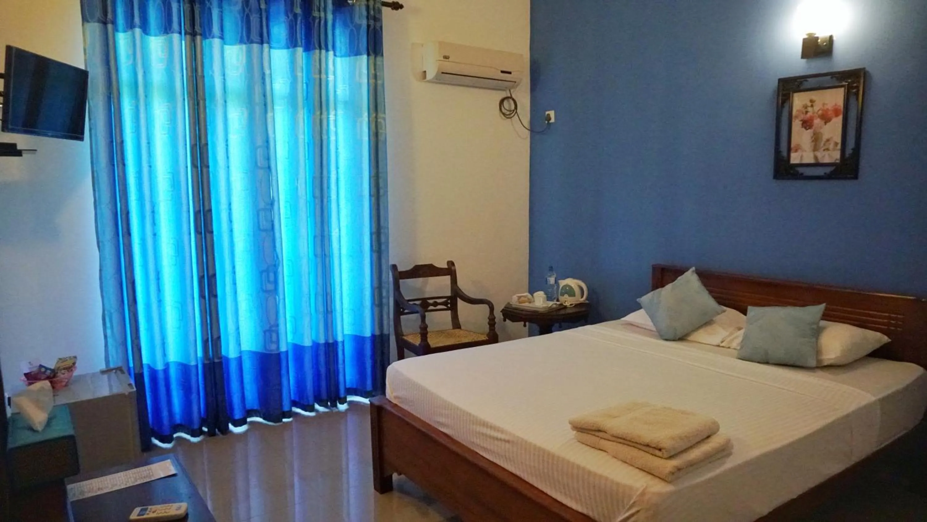 Photo of the whole room, Bed in Ziegler Cottage