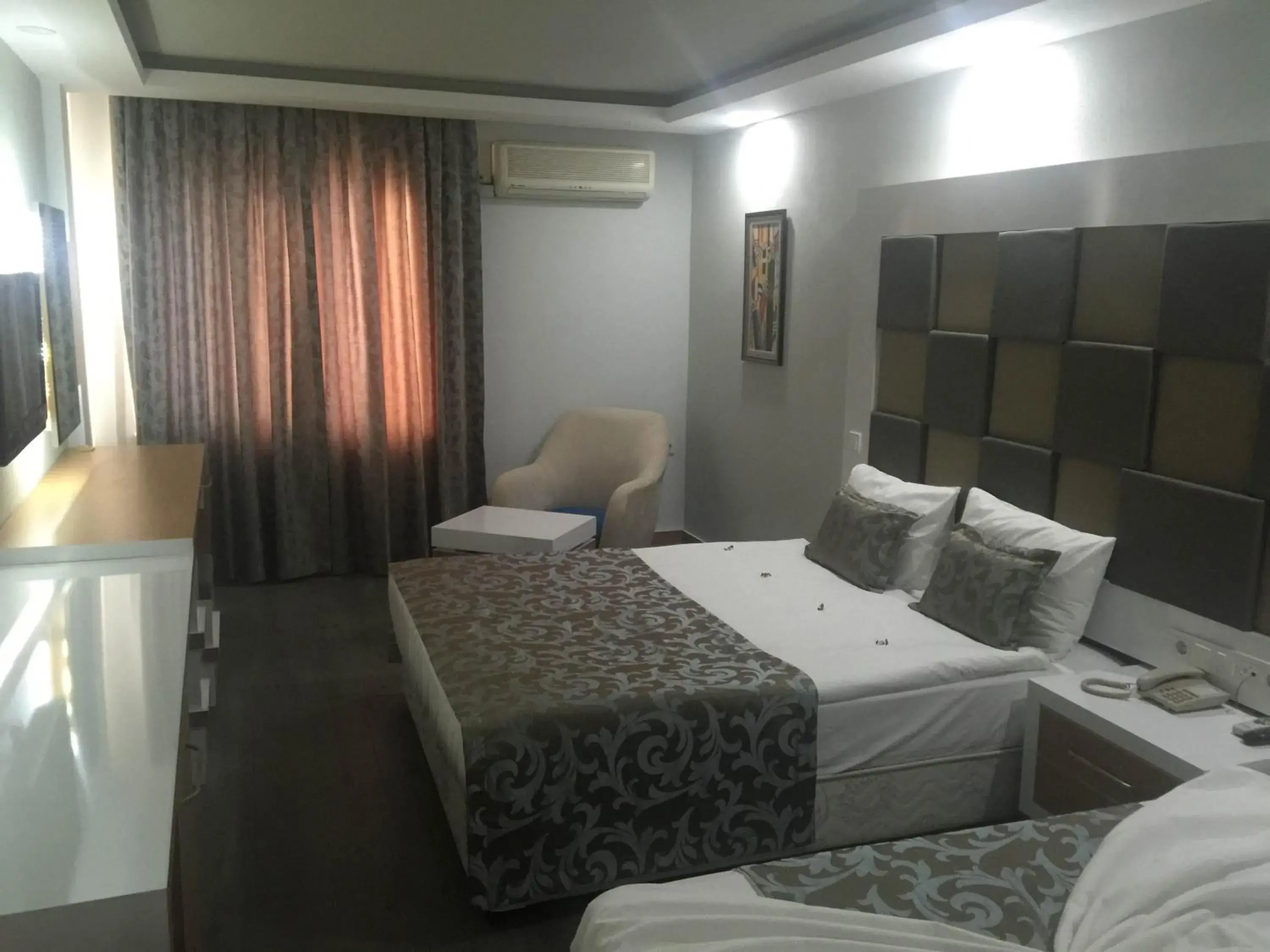 Photo of the whole room, Bed in Grand Kayalar Hotel