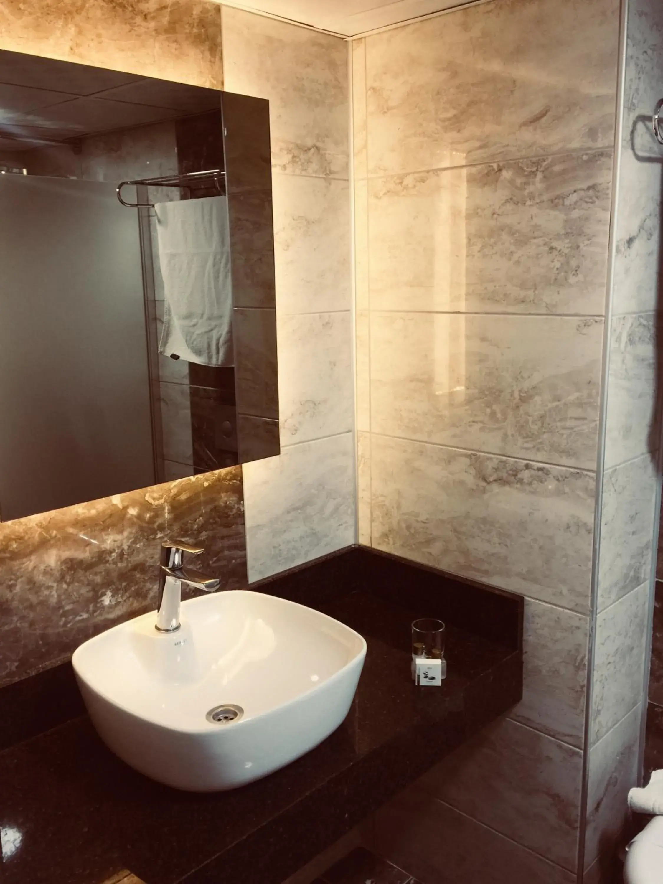 Shower, Bathroom in Grand Kayalar Hotel