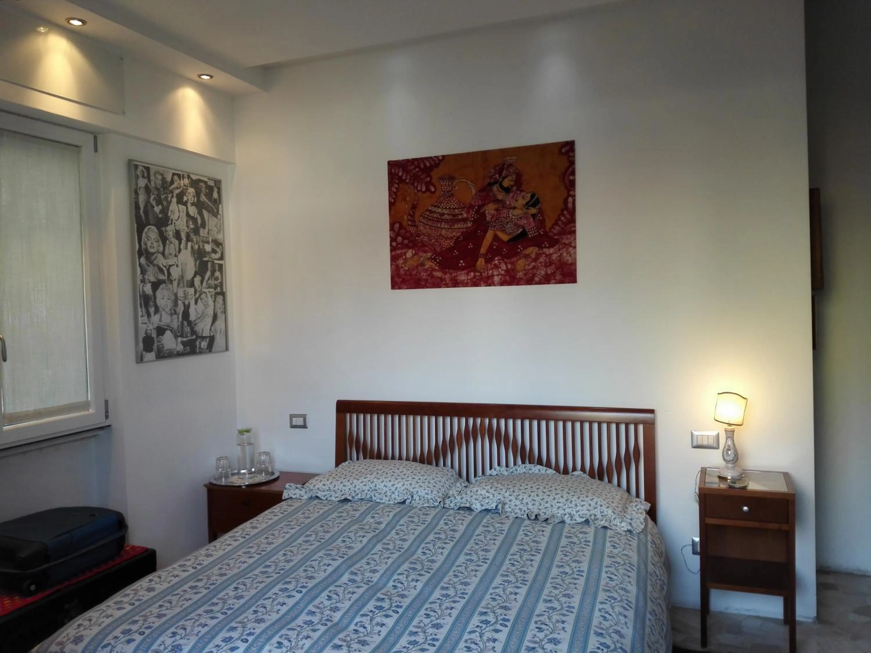 Decorative detail, Bed in B&B Rosa Blu