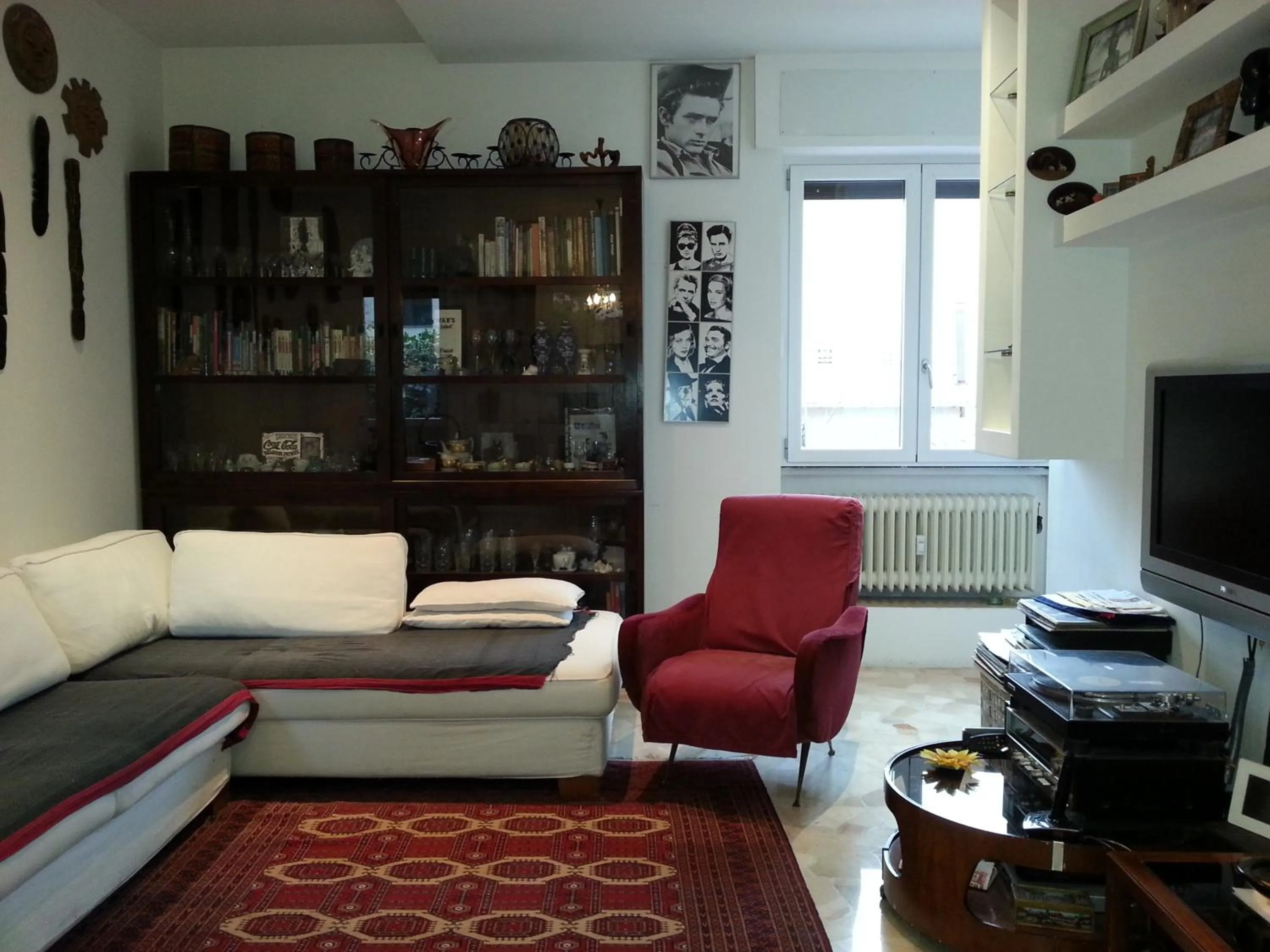 Communal lounge/ TV room in B&B Rosa Blu