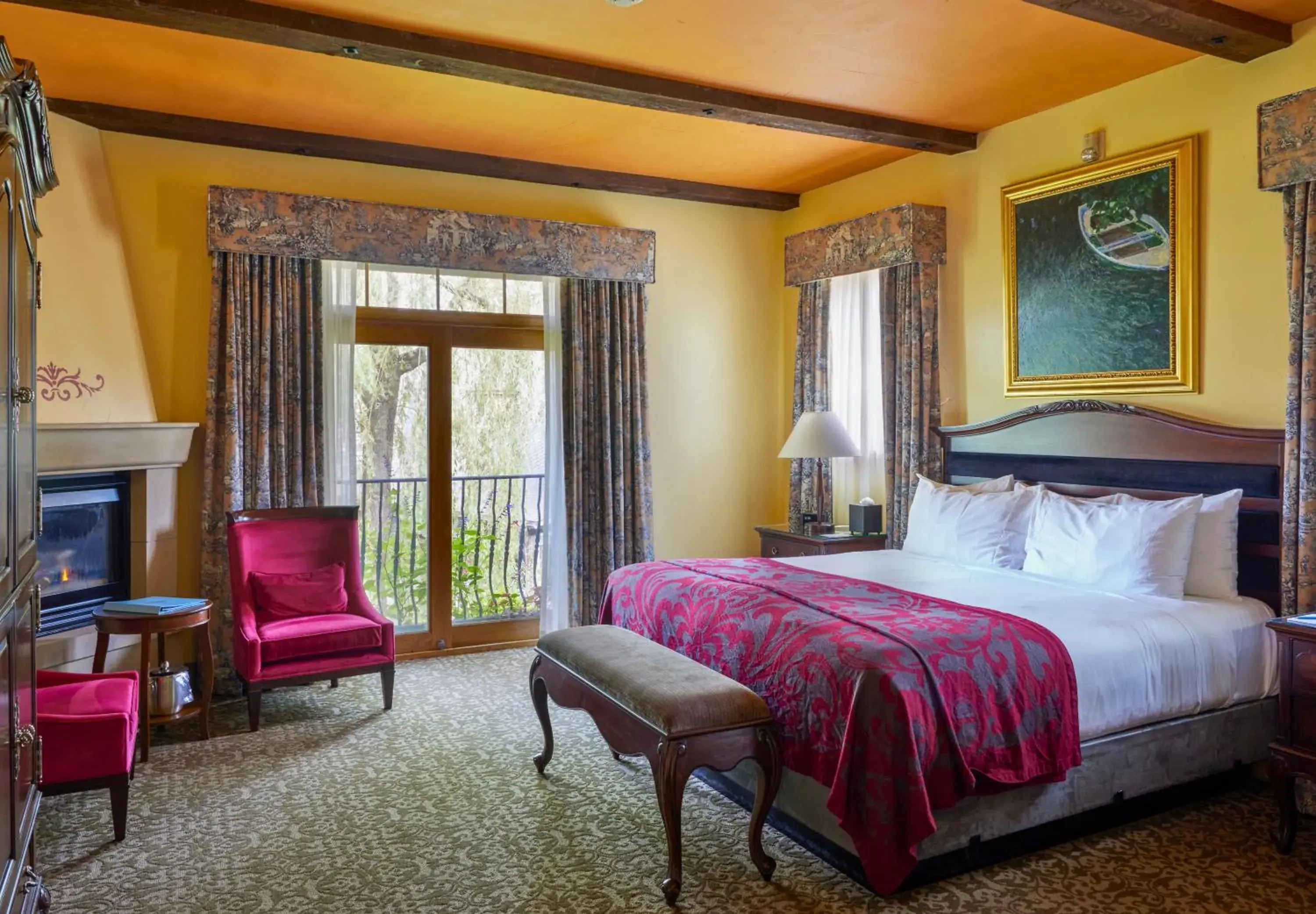 Main King Room with Garden View in Mirbeau Inn & Spa - Skaneateles Main King Room with Garden View in Mirbeau Inn & Spa - Skaneateles