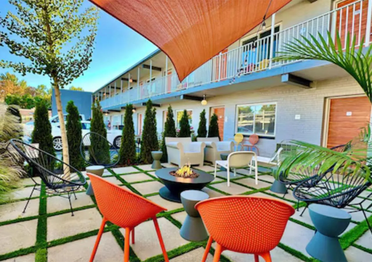 Communal lounge/ TV room in Hotel Royal Oak