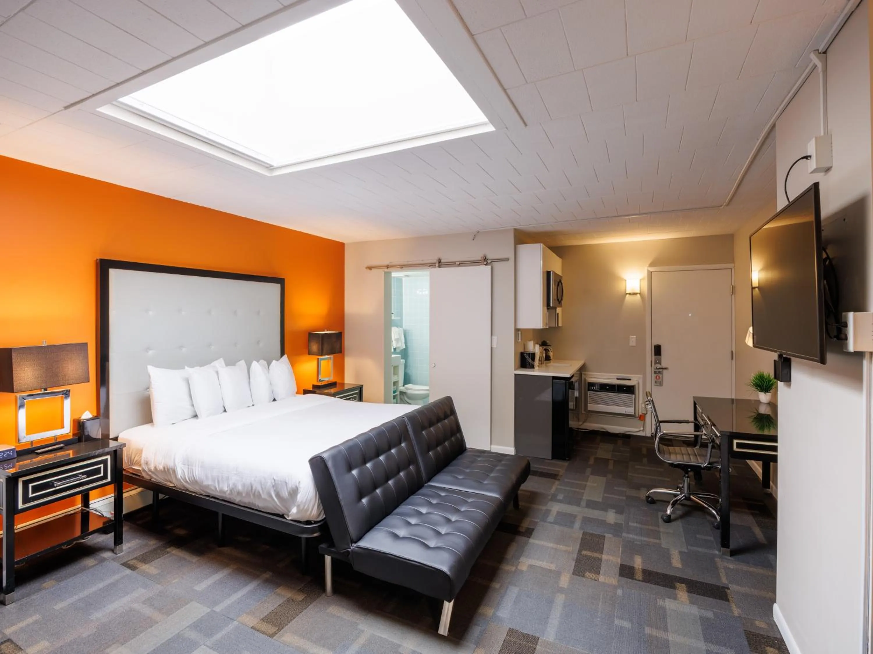 Photo of the whole room, Bed in Hotel Royal Oak