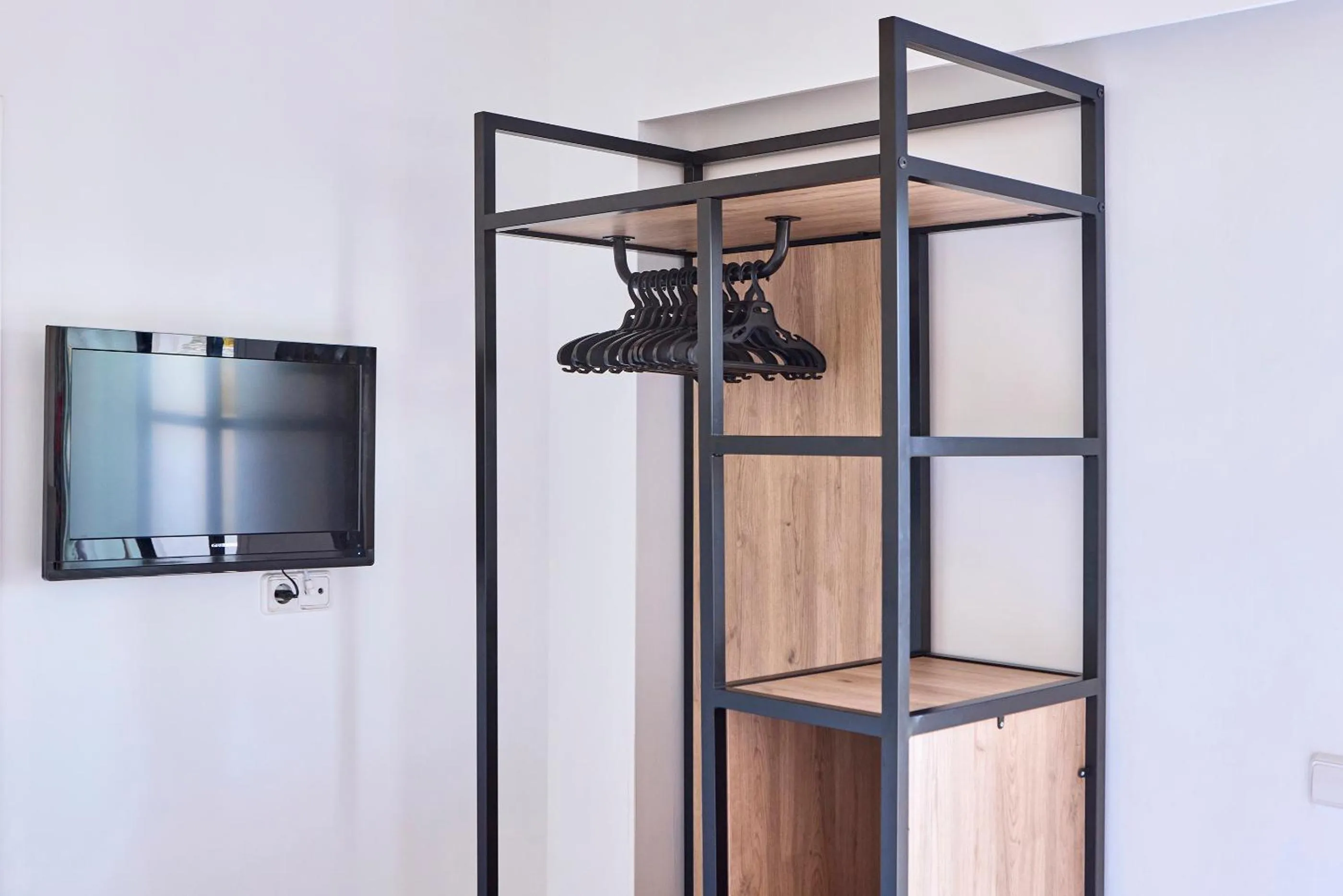 wardrobe in Hostal Floridita Adults Only