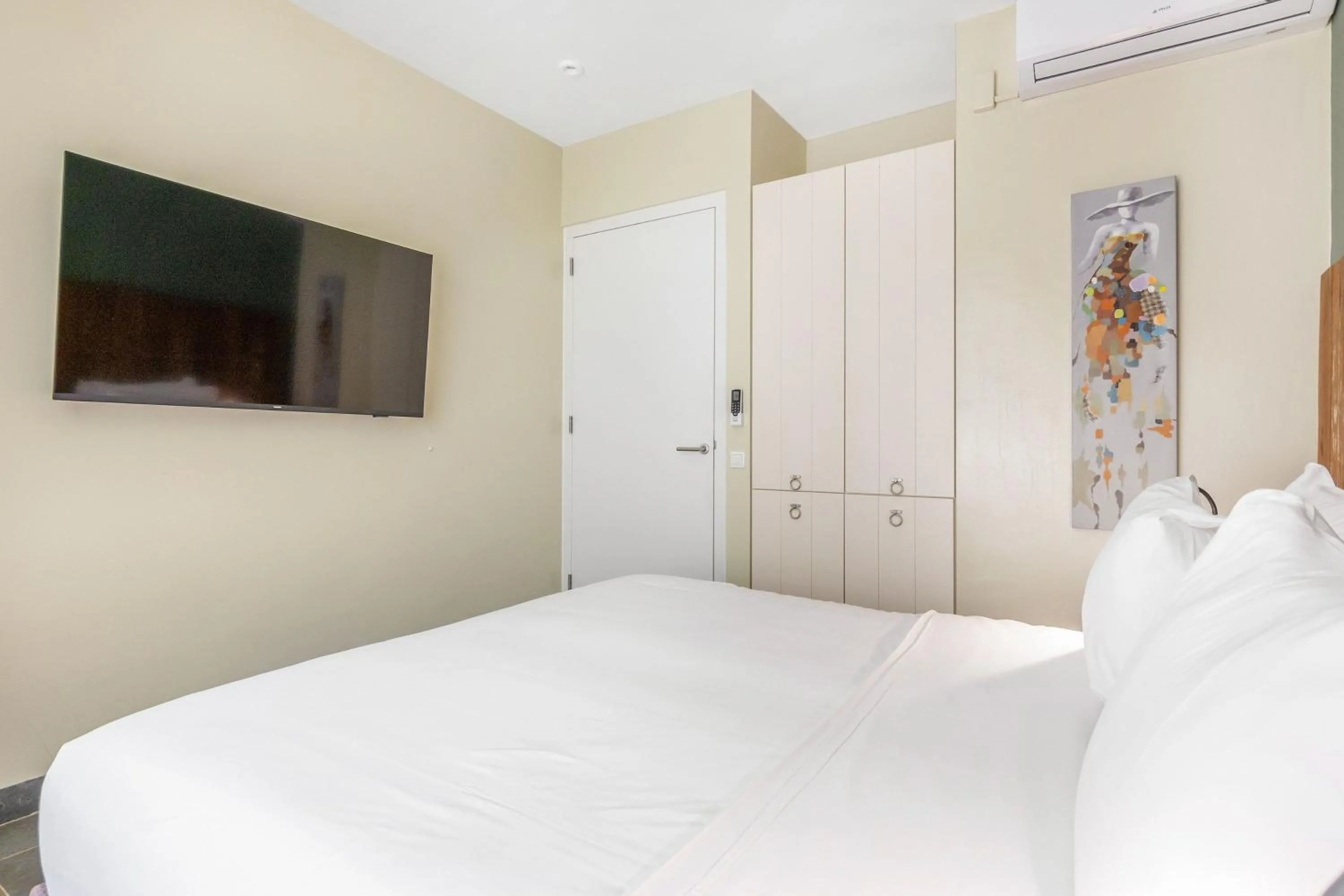 Bed in Bayside Boutique Hotel - Blue Bay Golf & Beach Resort