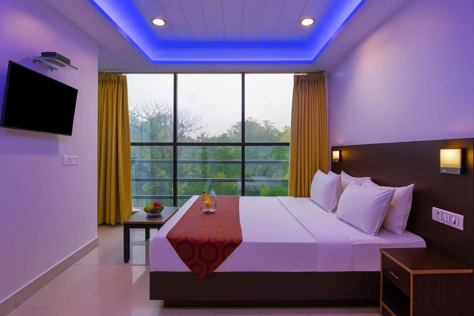 Communal lounge/ TV room, Bed in Hotel Amby Inn by Quadis - Lajpat Nagar