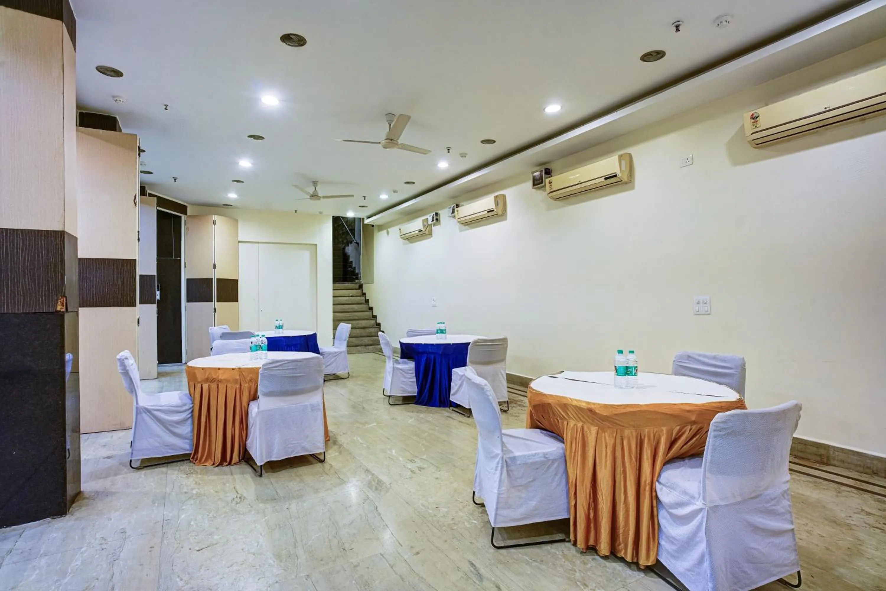 Restaurant/places to eat in Hotel Amby Inn by Quadis - Lajpat Nagar
