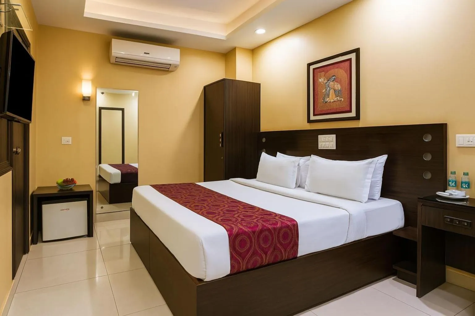 Communal lounge/ TV room, Bed in Hotel Amby Inn by Quadis - Lajpat Nagar