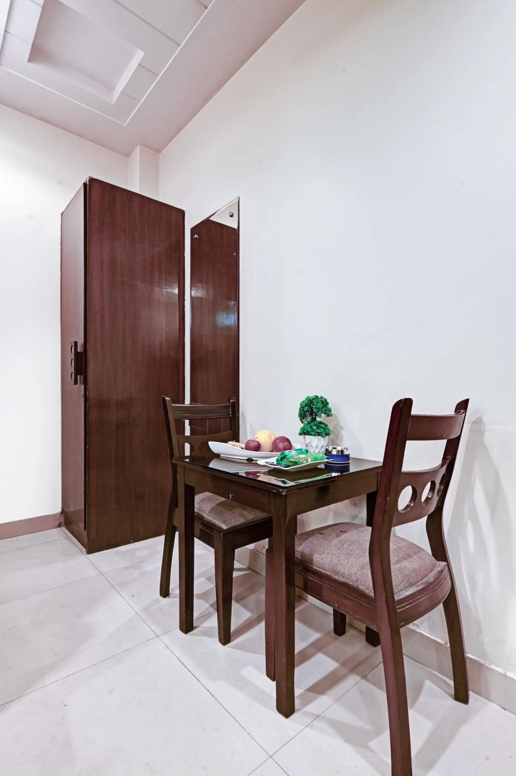 Living room in Hotel Amby Inn by Quadis - Lajpat Nagar