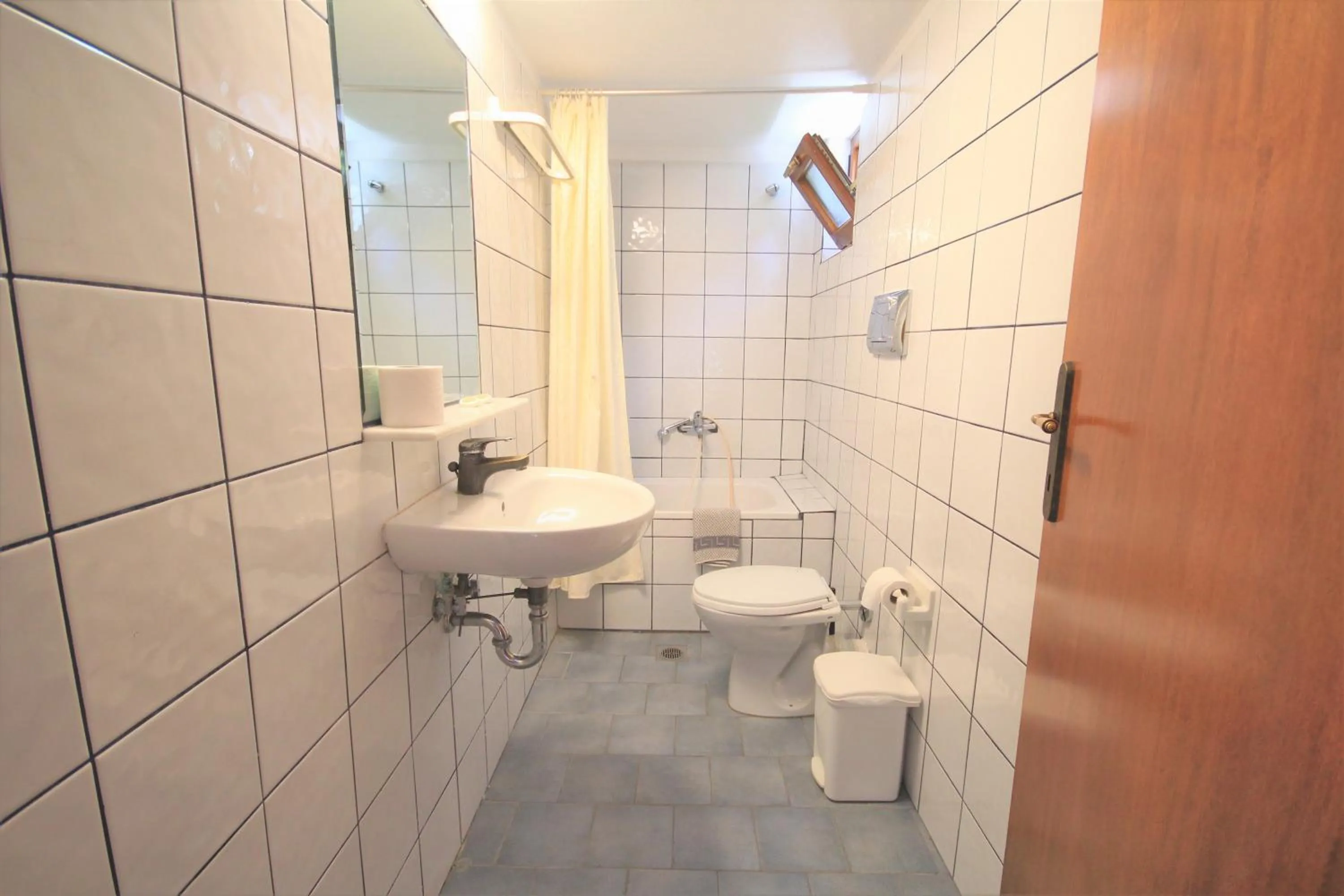 Toilet in Delphi Hotel