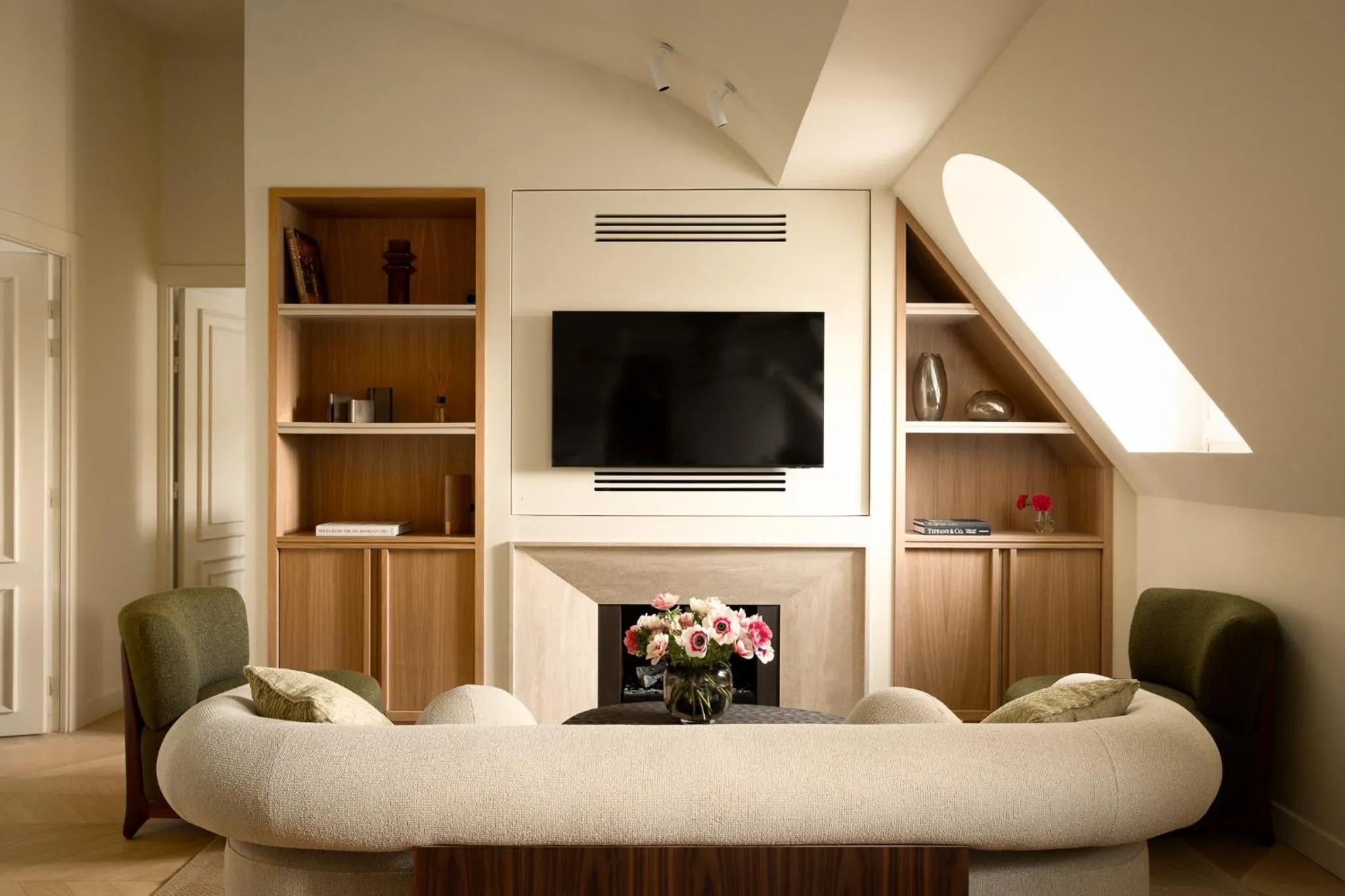 Three-Bedroom Loft Apartment in HIGHSTAY Maisons - Boétie