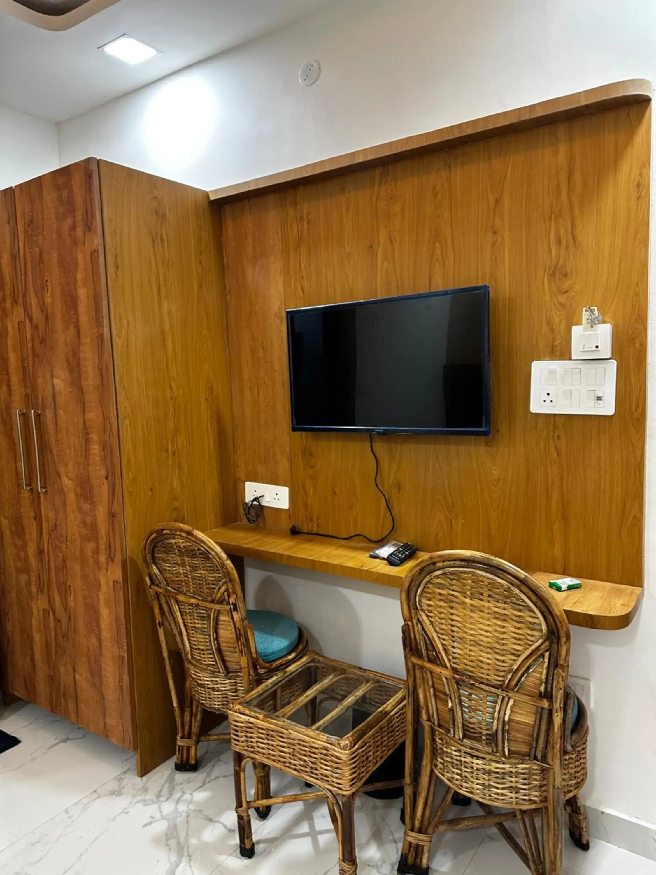 Double Room with Mountain View in Maayaa inn by Ganges Double Room with Mountain View in Maayaa inn by Ganges